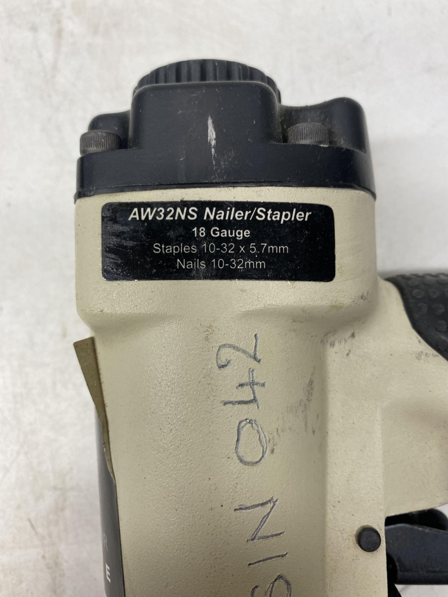 2 x Axminster Air AW32NS Nailers/Staplers - Image 5 of 9