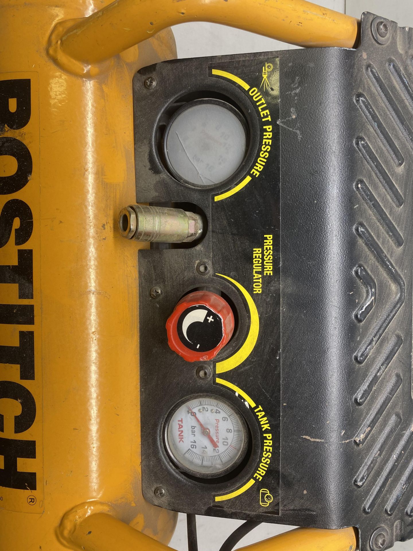 Bostitch Ol227/10 Roll Cage Compressor 10 Litre - Image 3 of 11