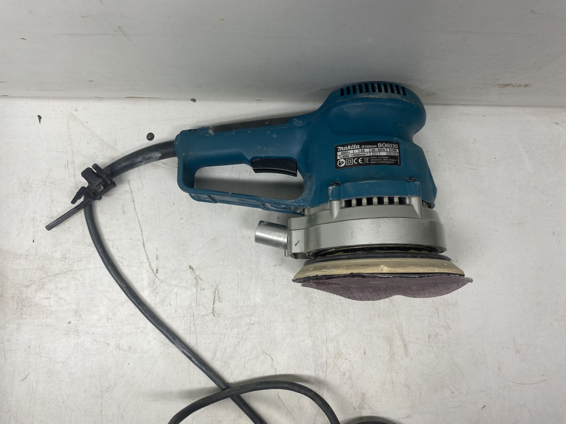 MAKITA BO6030 150MM ELECTRIC RANDOM ORBIT SANDER - Image 5 of 10