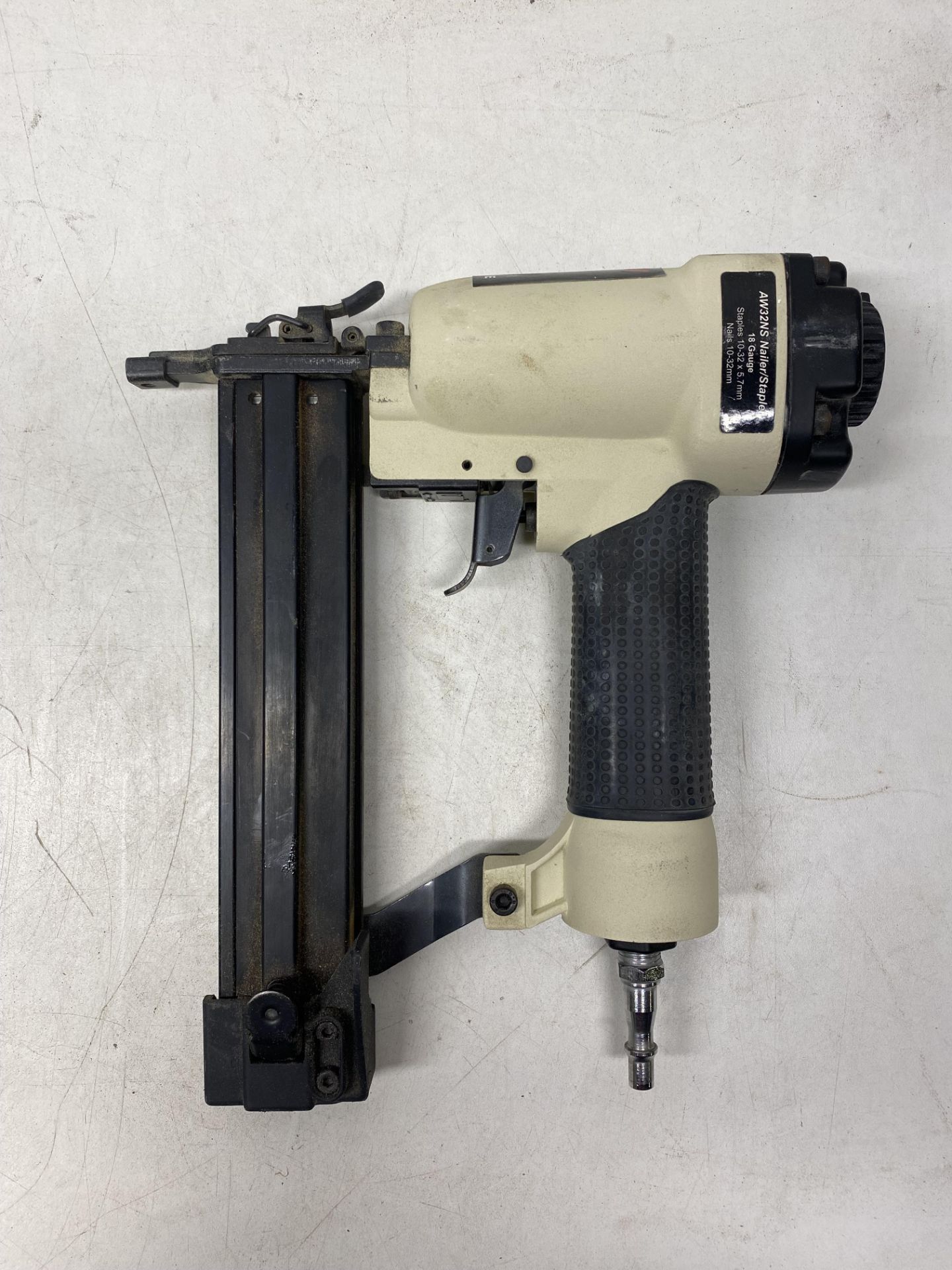 2 x Axminster Air AW32NS Nailers/Staplers - Image 8 of 9