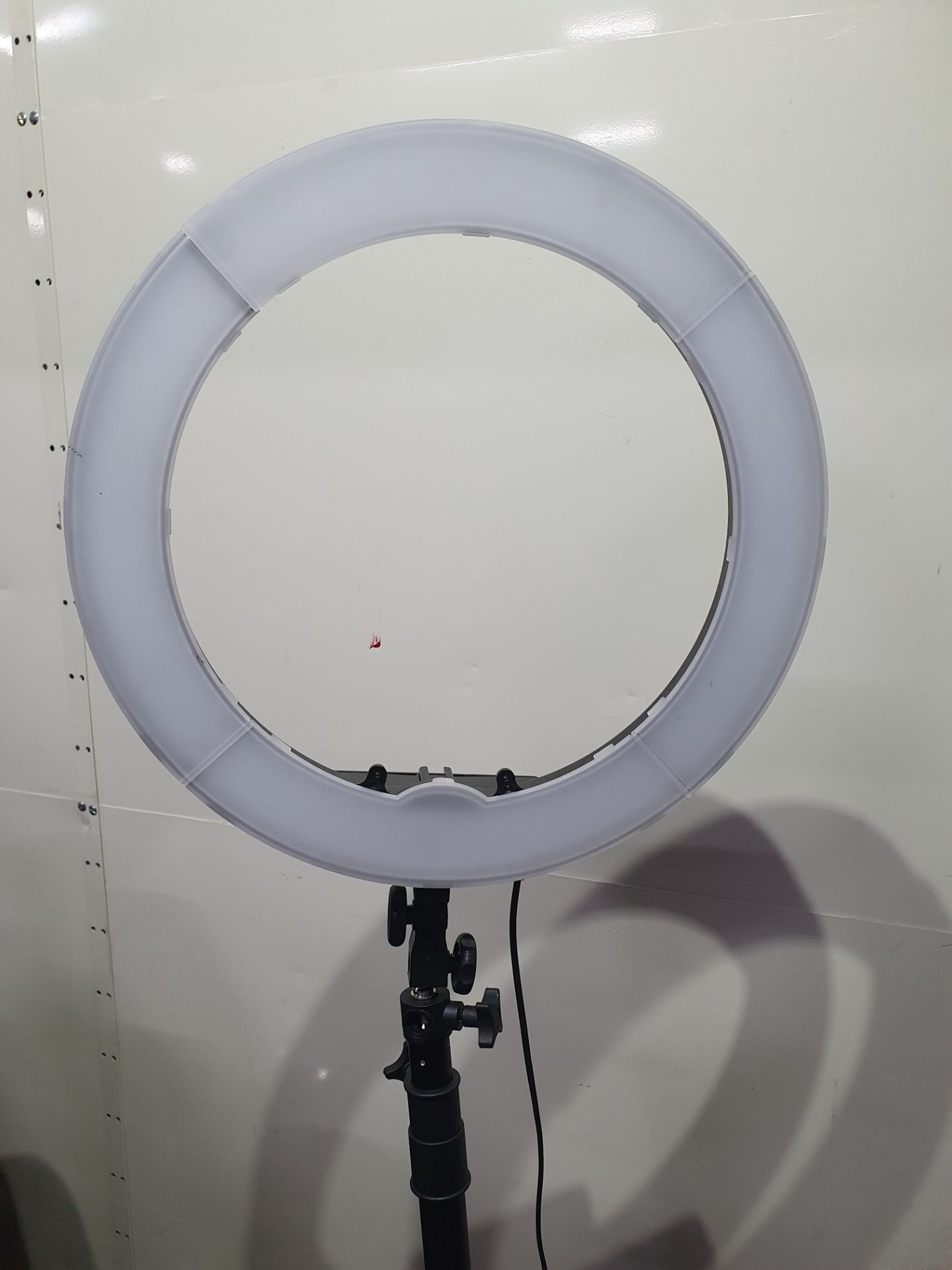 2 x Neewer Ring Lights - Image 3 of 9