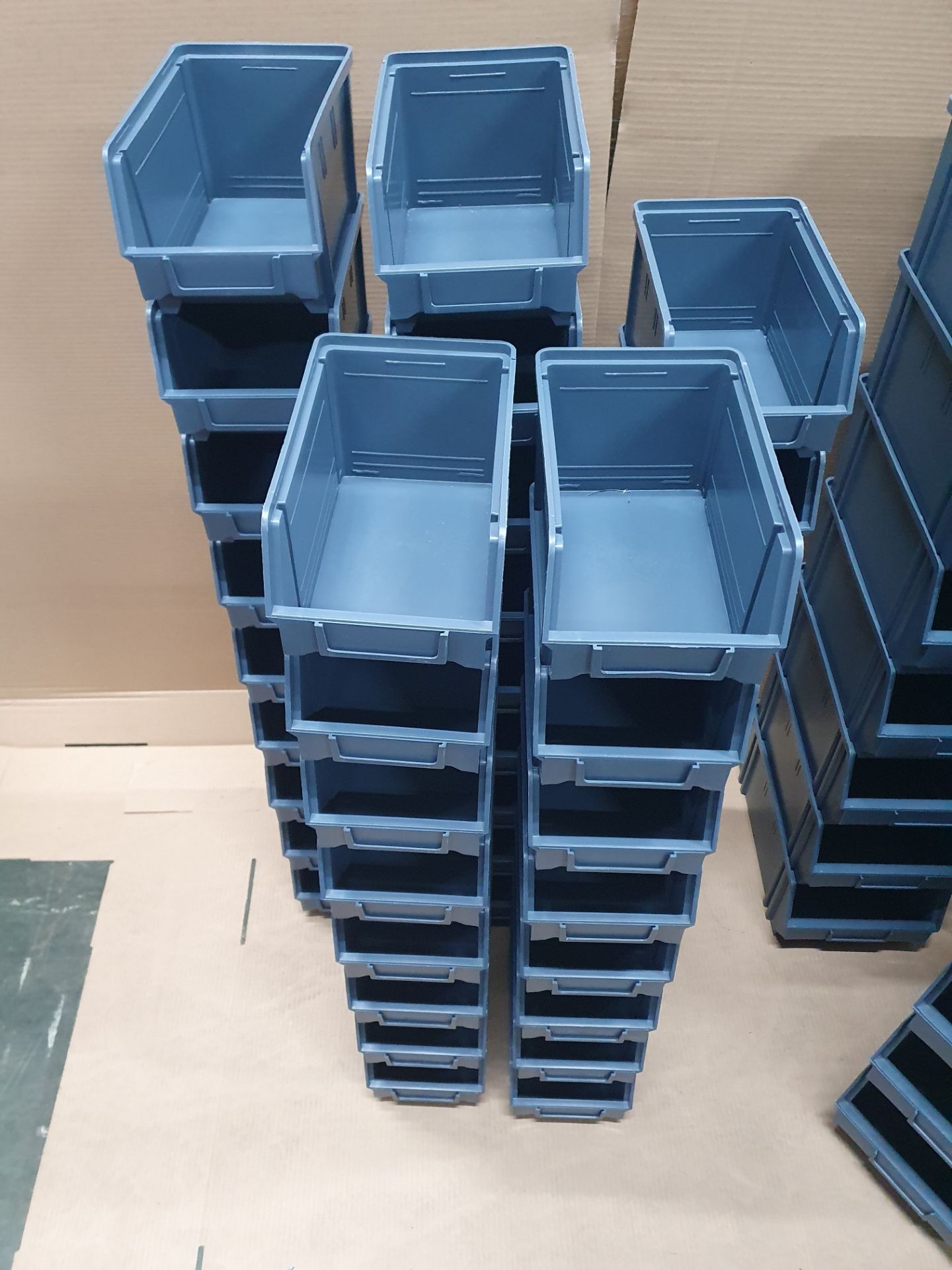 63 x Grey Stackable Tote Boxes - Bild 3 aus 6