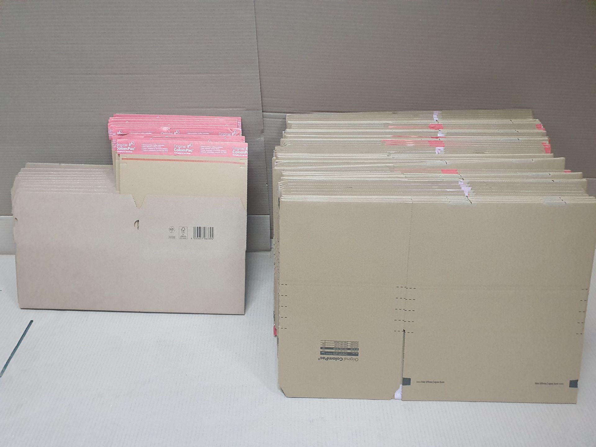 Quantity of Carboard Boxes, Easy Assemble, Fold Out
