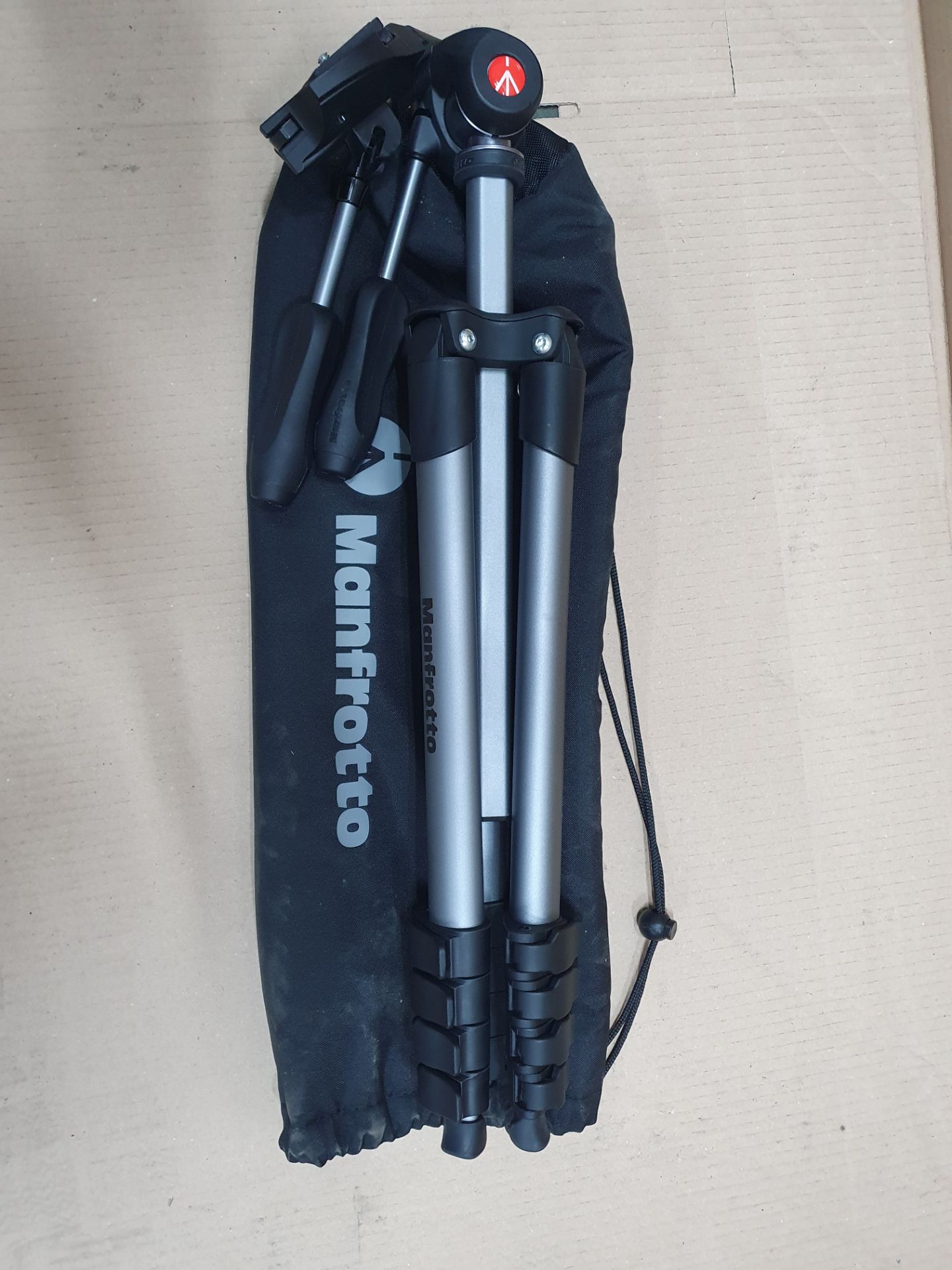Monfrotto Extendable Camera Tripod with Carry Bag - Image 7 of 7