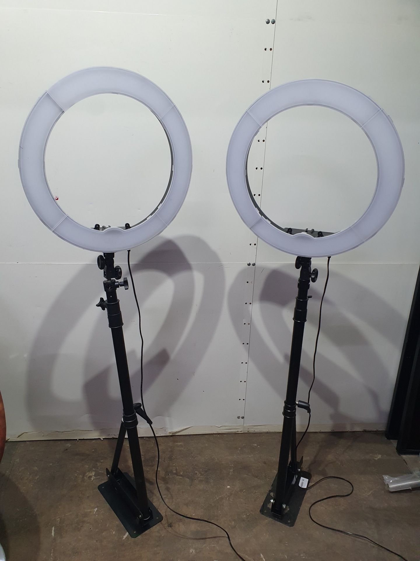 2 x Neewer Ring Lights - Image 2 of 9