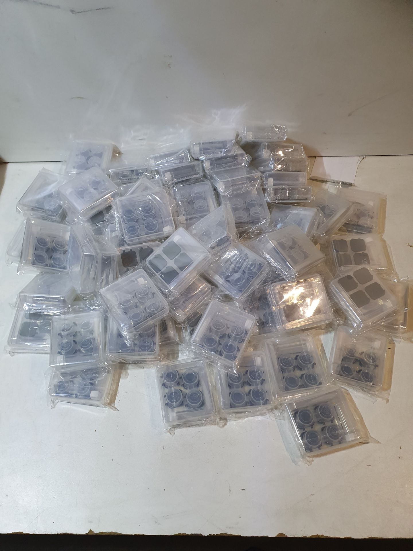 65 x Plastic Contact Lens Cases