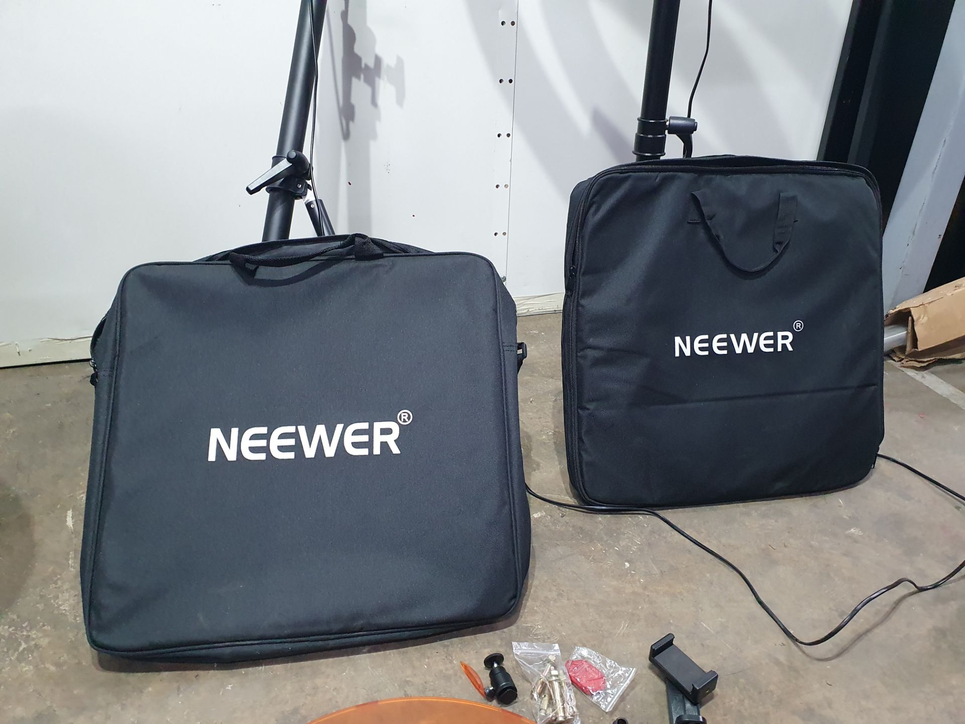 2 x Neewer Ring Lights - Image 9 of 9