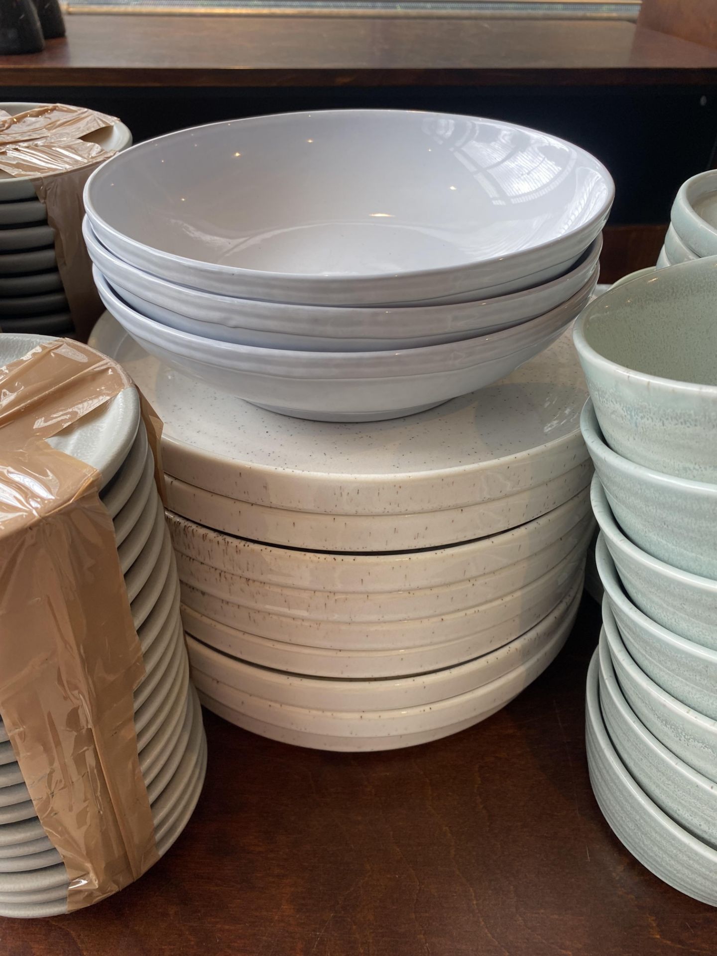 Quantity Of Various Plates & Bowls As Seen In Photos - Bild 7 aus 16