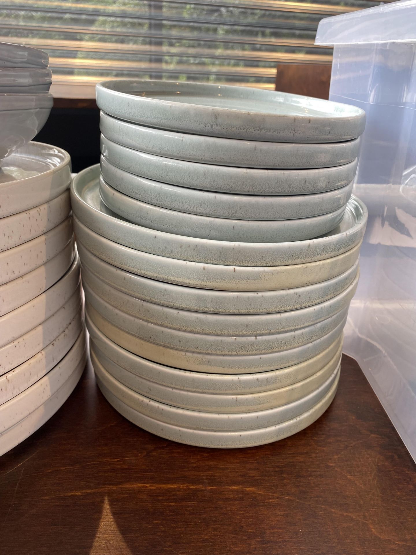 Quantity Of Various Plates & Bowls As Seen In Photos - Bild 12 aus 16
