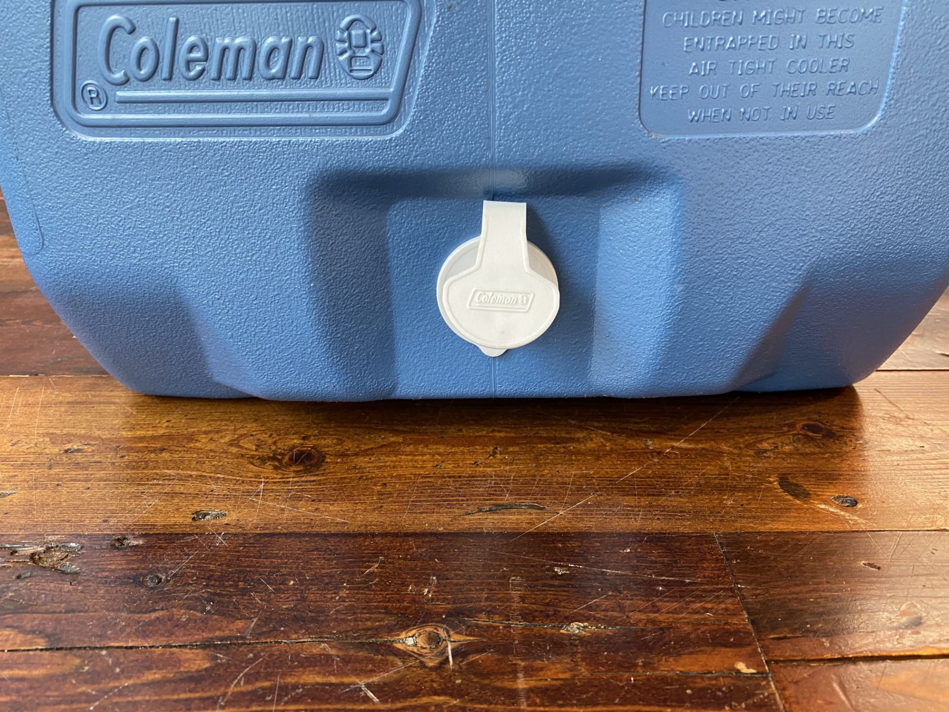 Coleman Xtreme 70Qt Cool Box Blue - Image 11 of 13