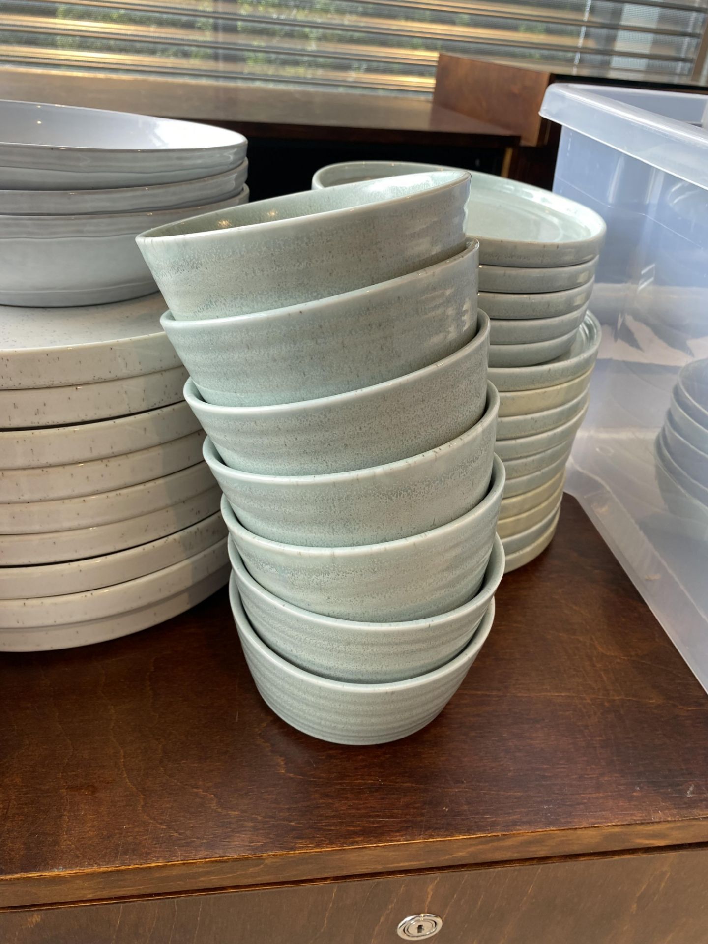 Quantity Of Various Plates & Bowls As Seen In Photos - Bild 10 aus 16