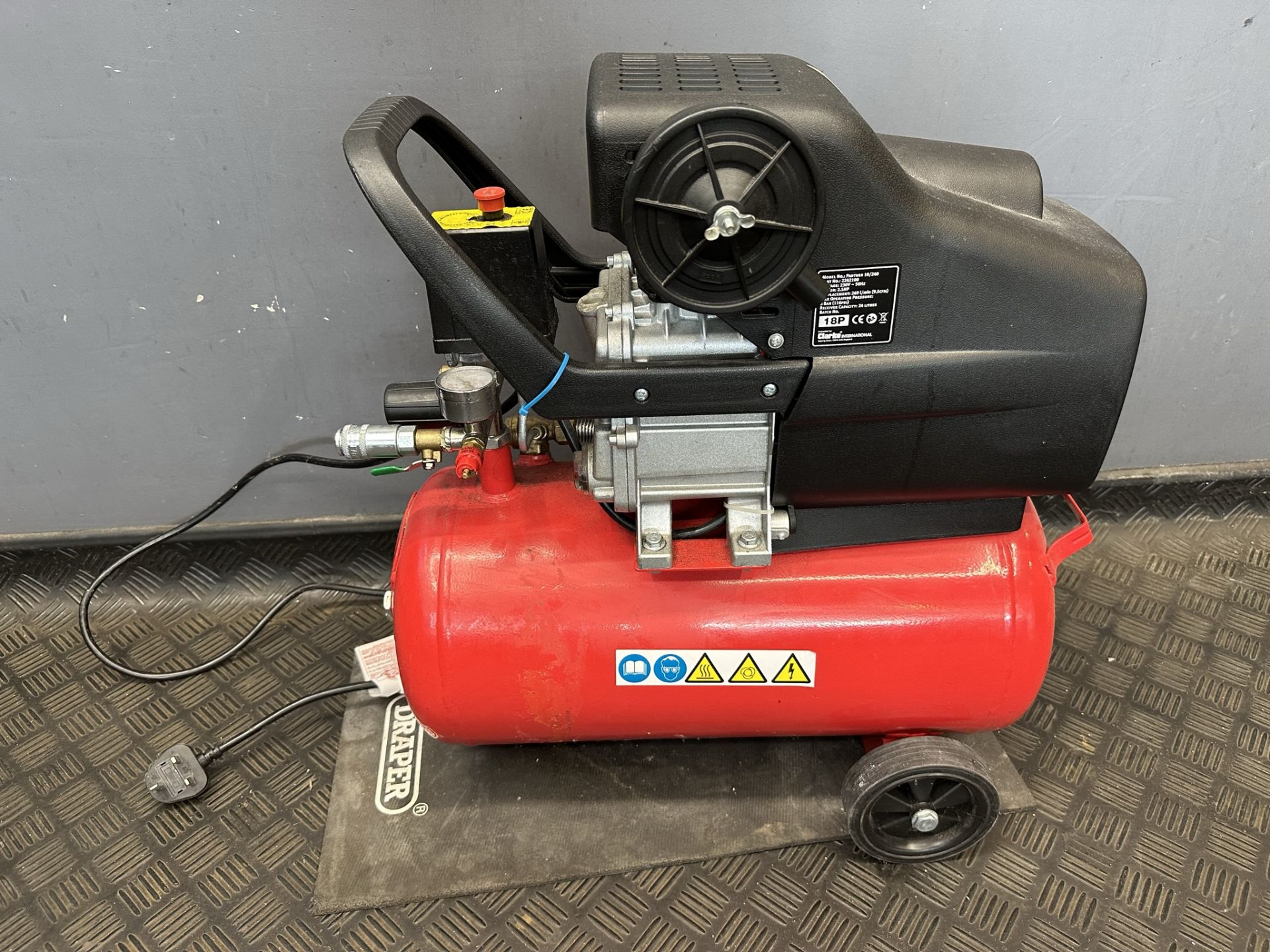 CLARKE PANTHER 10/240 2.5HP 24 LITRE AIR COMPRESSOR 9.5CFM - Image 2 of 4