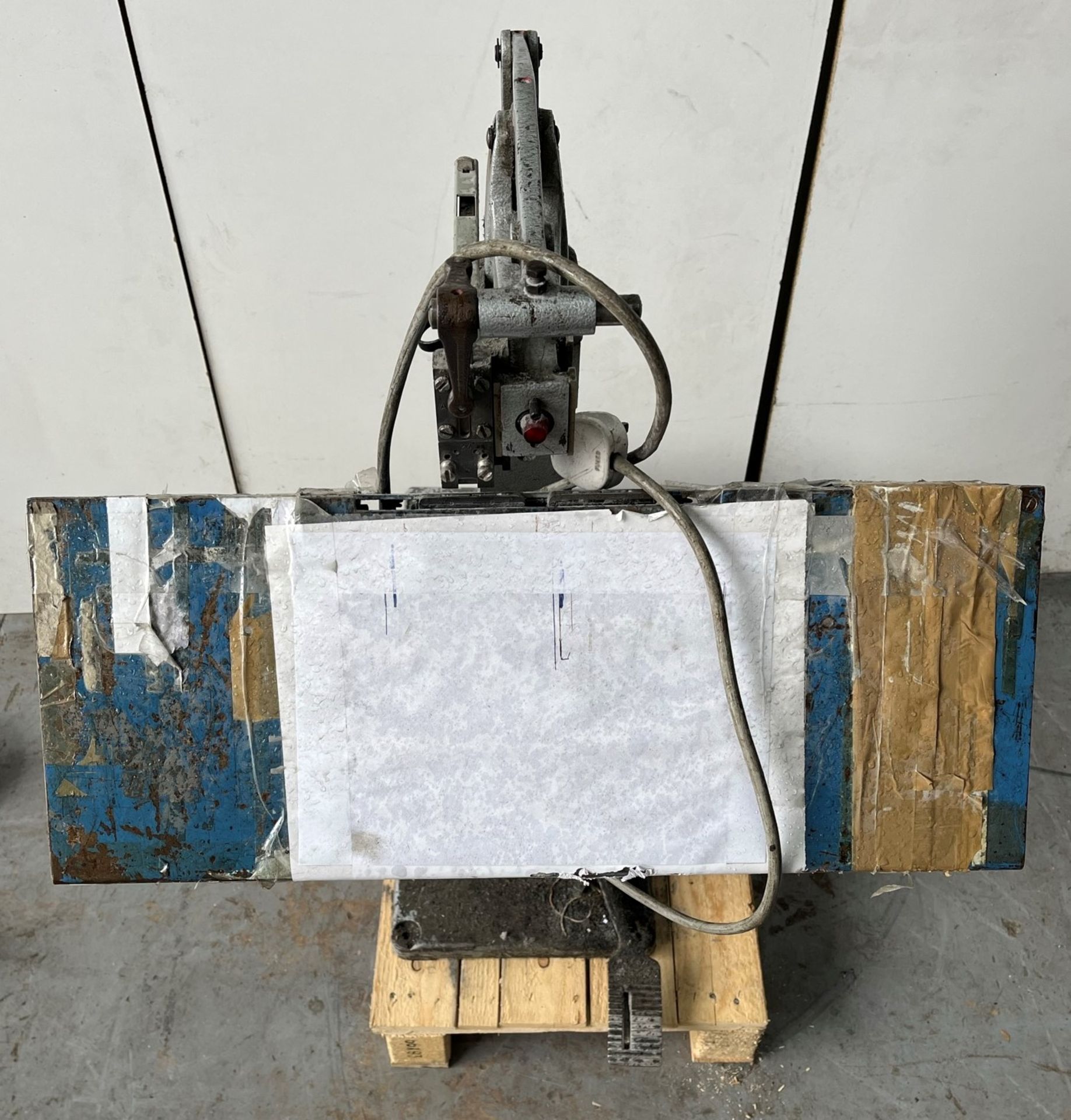 Unbranded Manual Saddle Stitching machine - Image 4 of 9