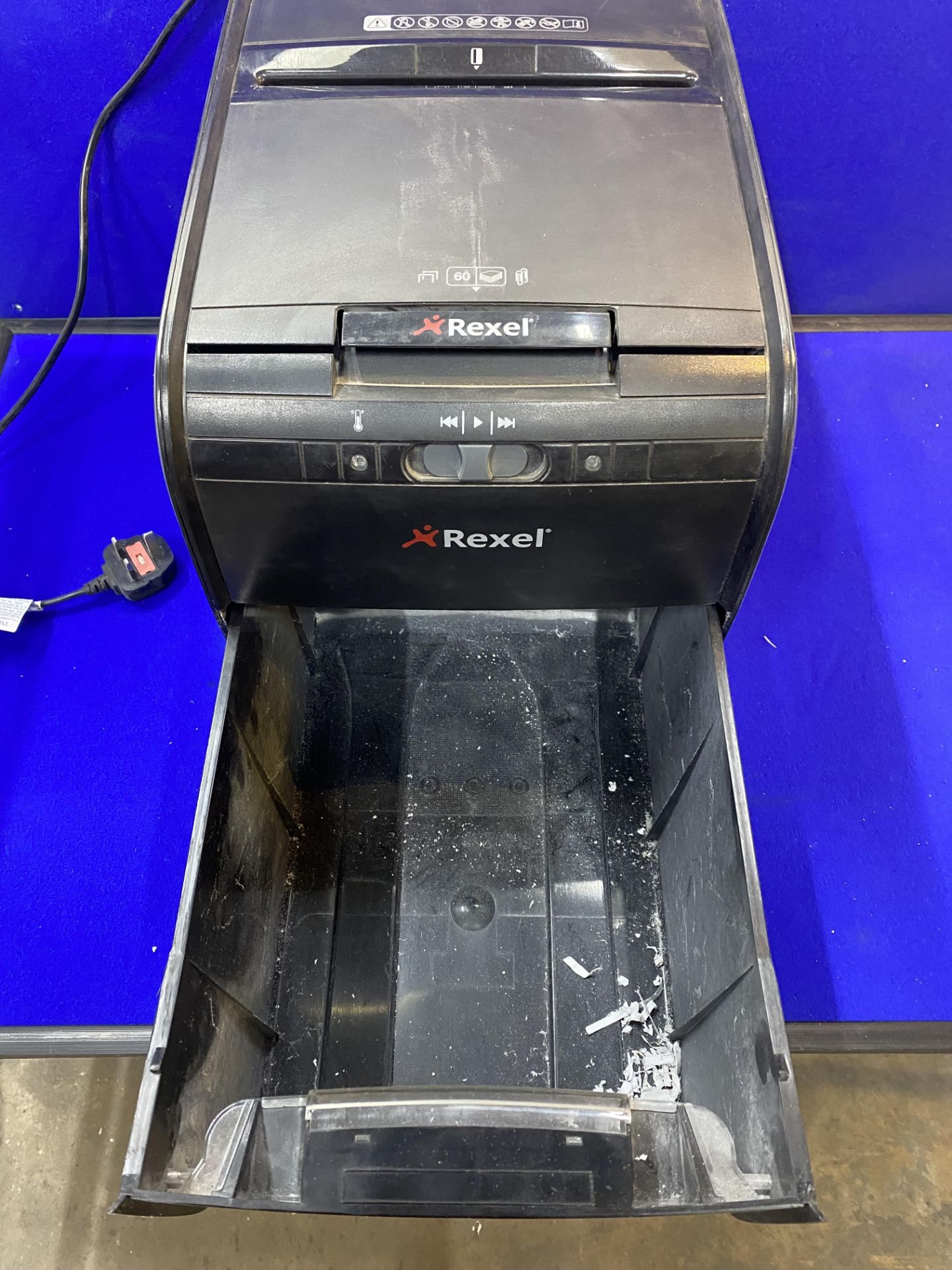 Rexel Auto+ 60X Cross Cut Shredder - Image 5 of 9