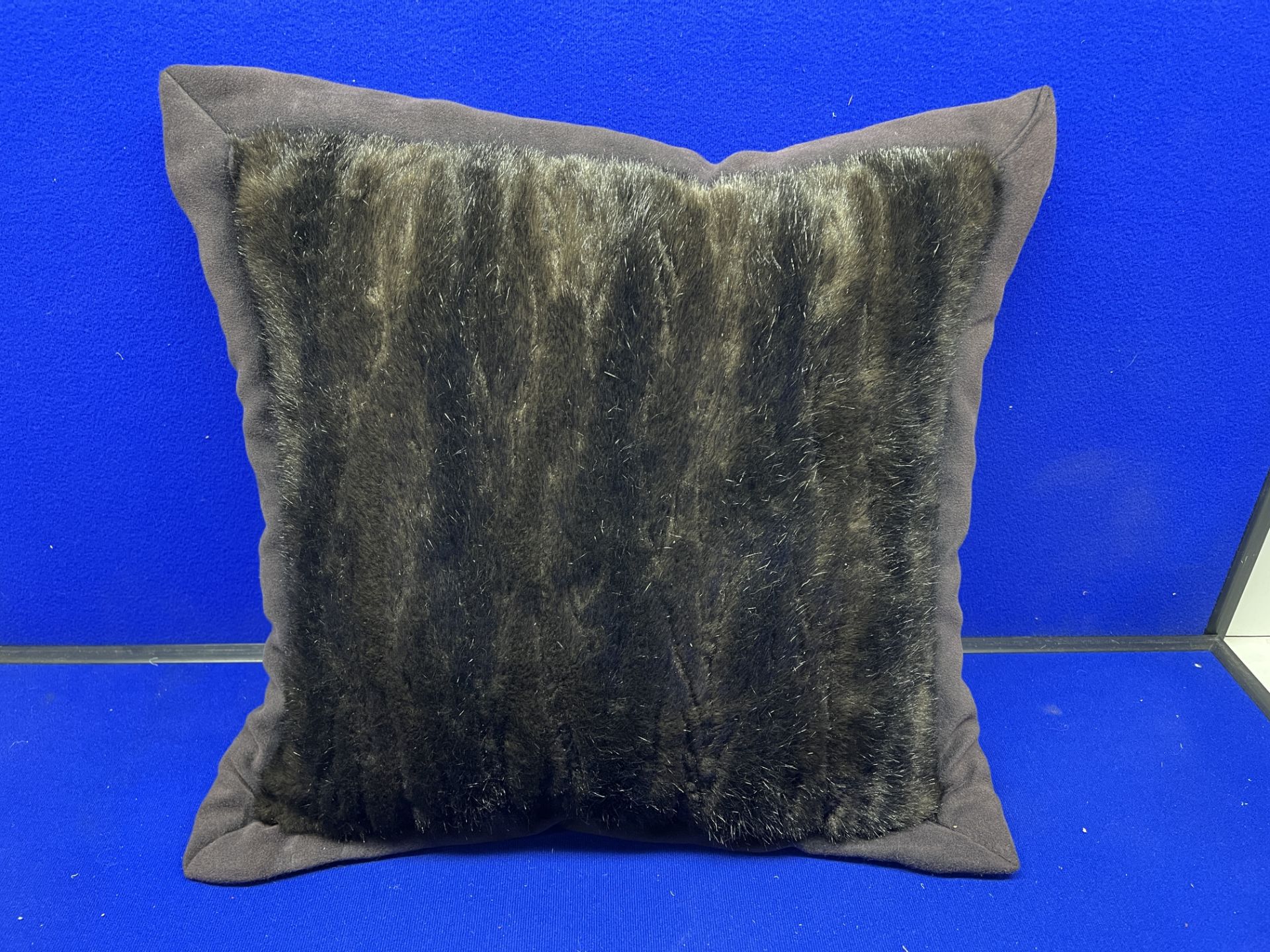7 x Various Sized Cushions - As Pictured - Image 3 of 7