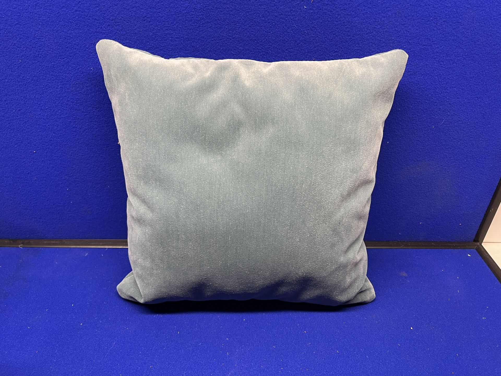 7 x Various Sized Cushions - As Pictured - Image 5 of 7