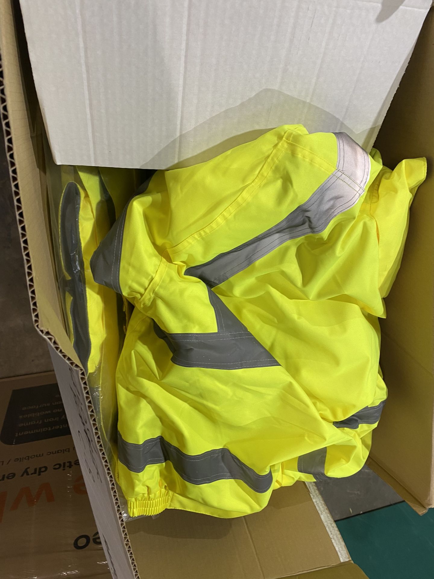 7 x Boxes Various Hi-Vis Workwear - Incl. Jackets, Vests, T-Shirts, Trousers - Image 10 of 18