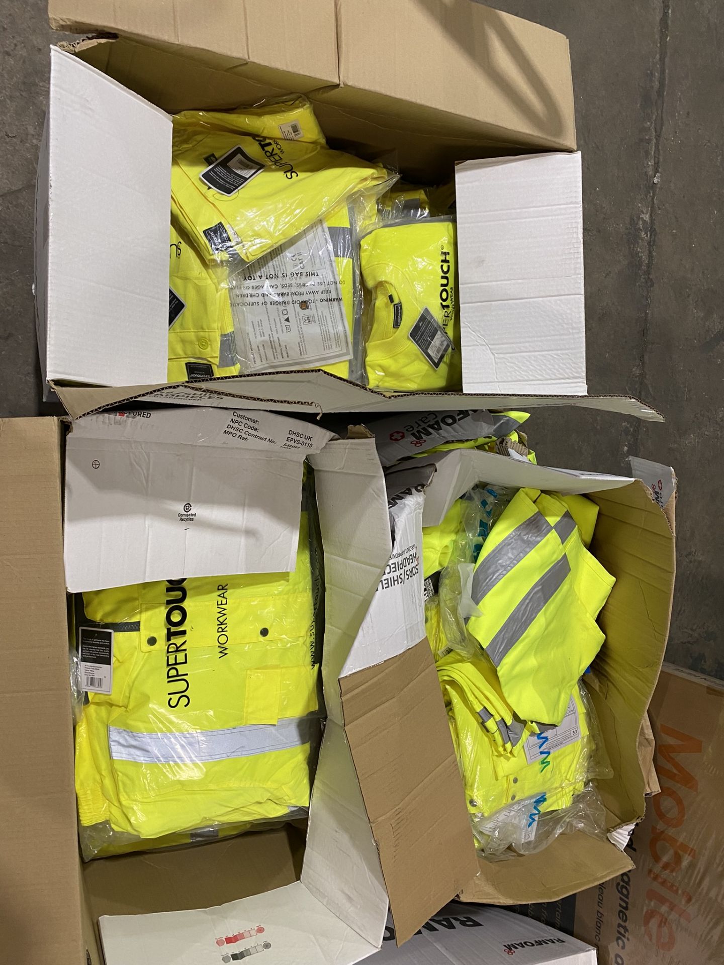 7 x Boxes Various Hi-Vis Workwear - Incl. Jackets, Vests, T-Shirts, Trousers - Image 12 of 18