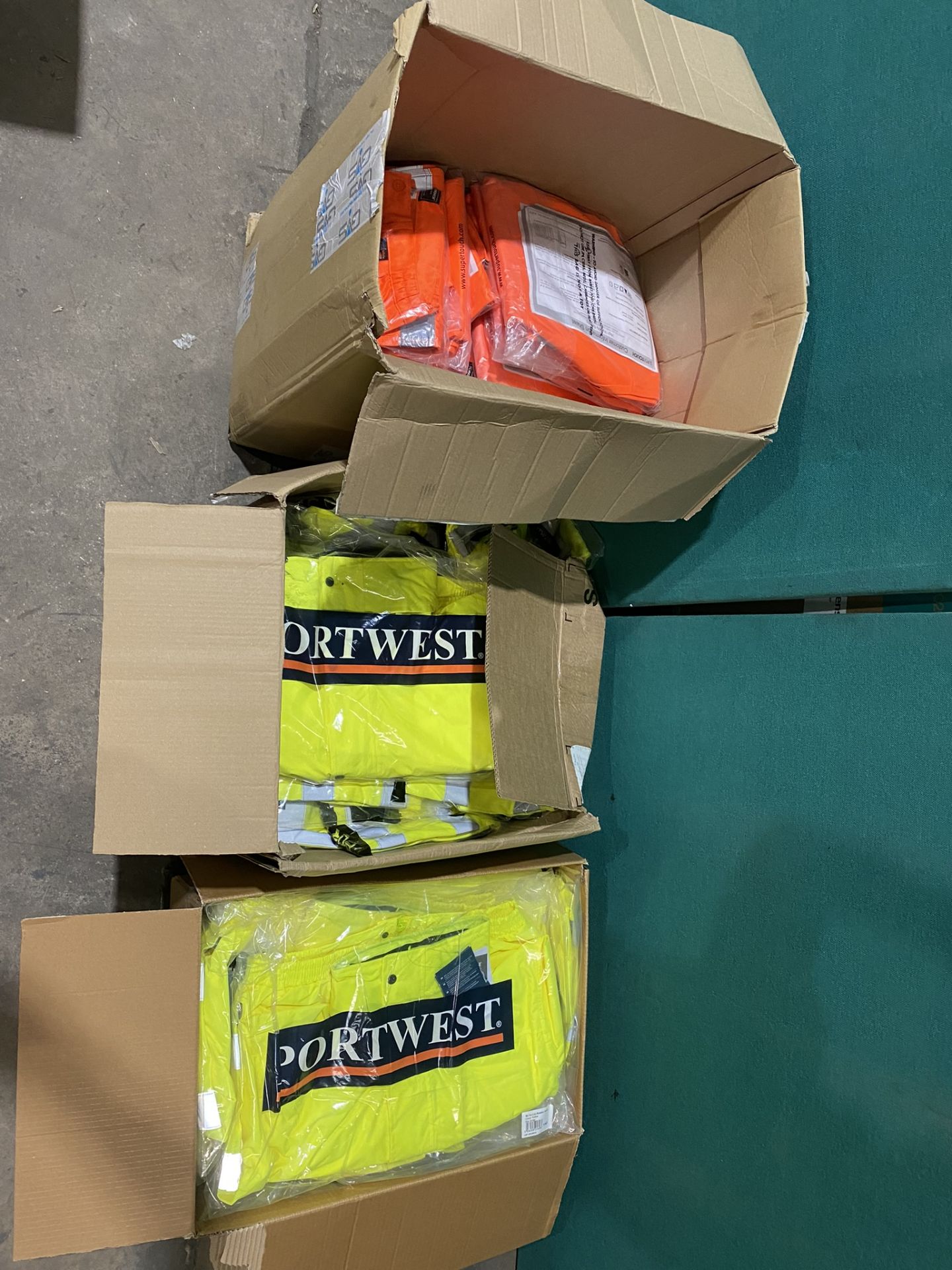 Large Quantity of Various Hi-Vis Workwear - Image 19 of 37