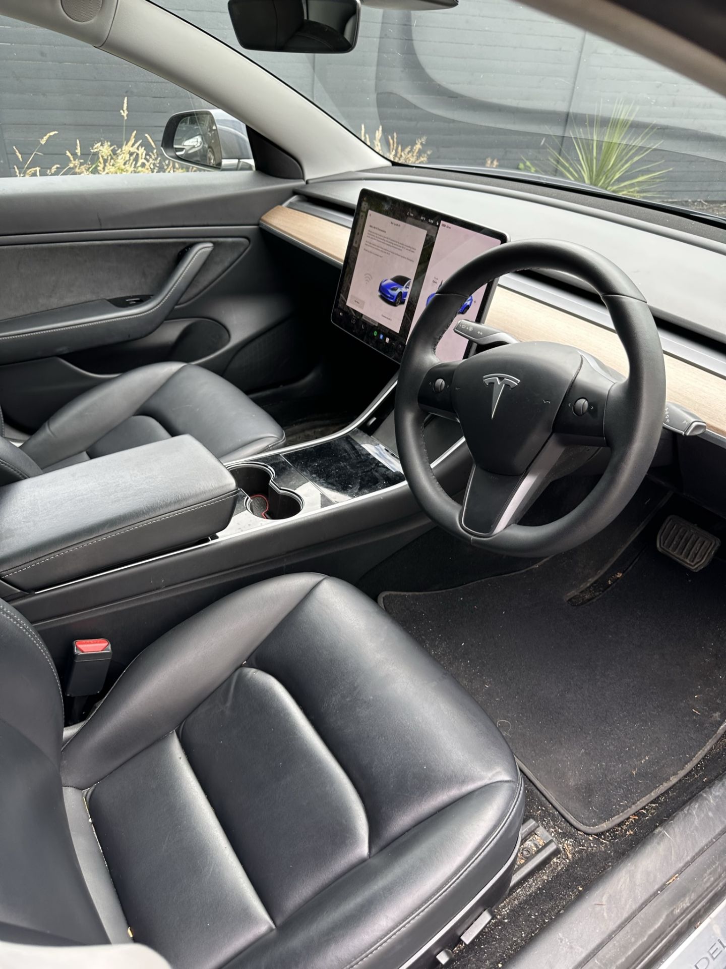 Tesla Model 3 Dual Motor | MM69 FOD | Mileage: 38,000 | NO VAT ON HAMMER - Image 11 of 14