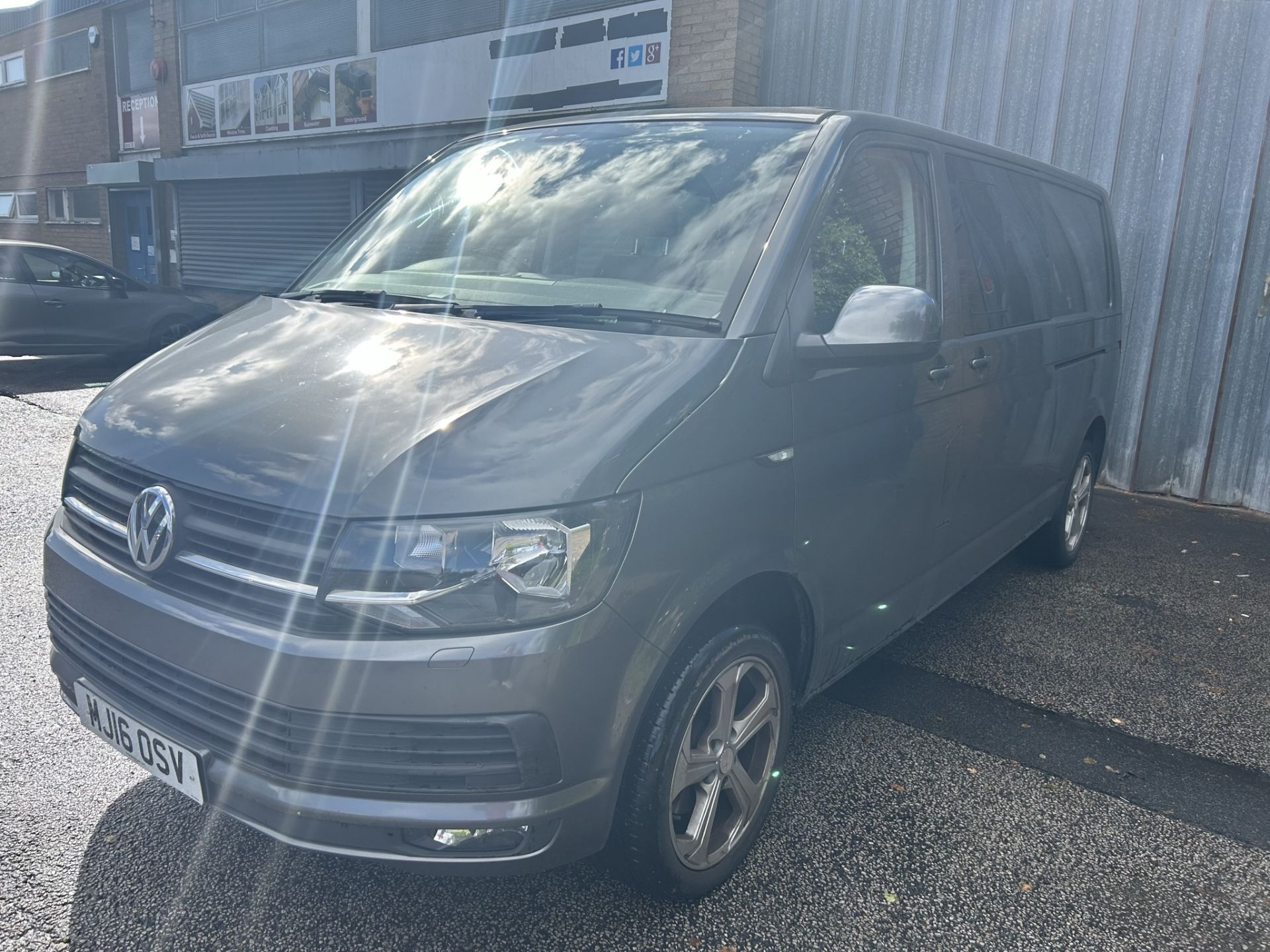 Volkswagen Transporter T32 H-LN TDIB Van w/ Side Windows | MJ16 OSV | 57,978 Miles - Image 3 of 17