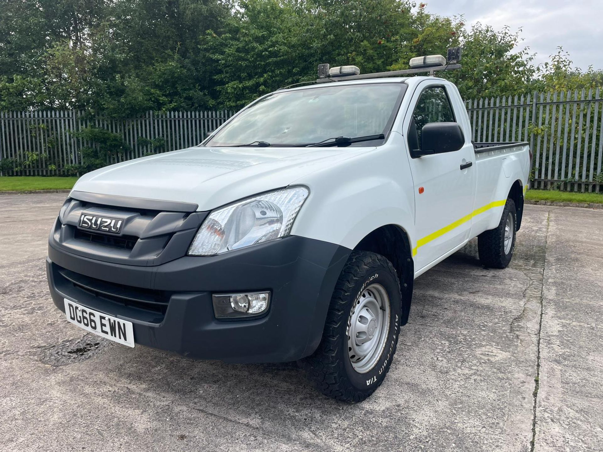 Isuzu D-Max 2.5TD Single Cab 4x4 Pick-up Truck | DG66 EWN | 171,009 Miles | LOCATED IN WIGAN - Image 3 of 15