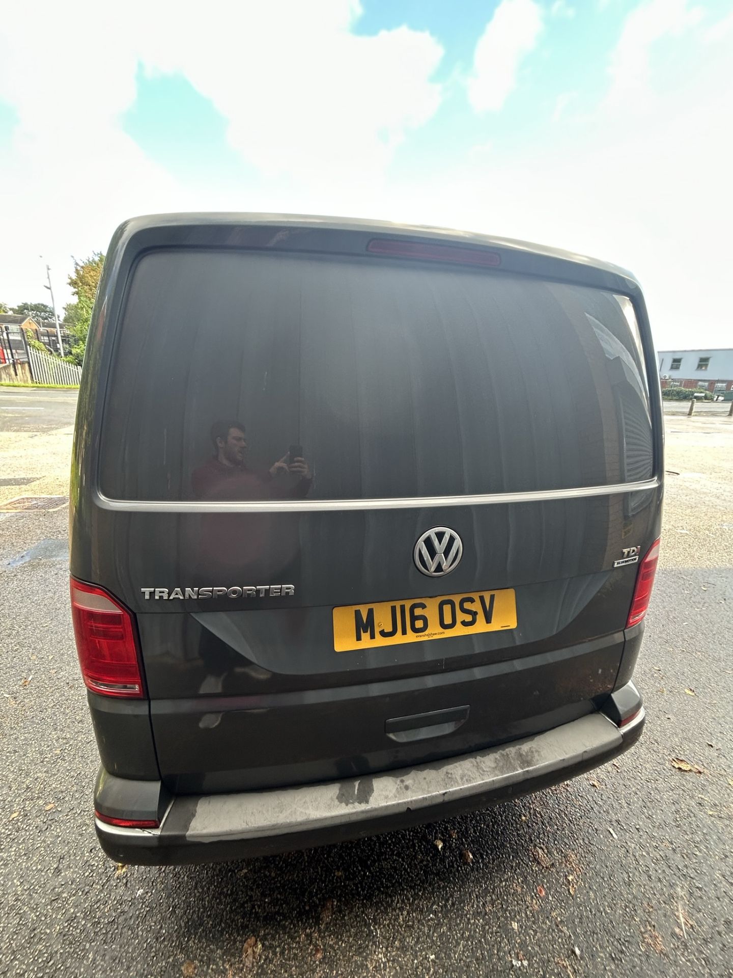 Volkswagen Transporter T32 H-LN TDIB Van w/ Side Windows | MJ16 OSV | 57,978 Miles - Image 5 of 17