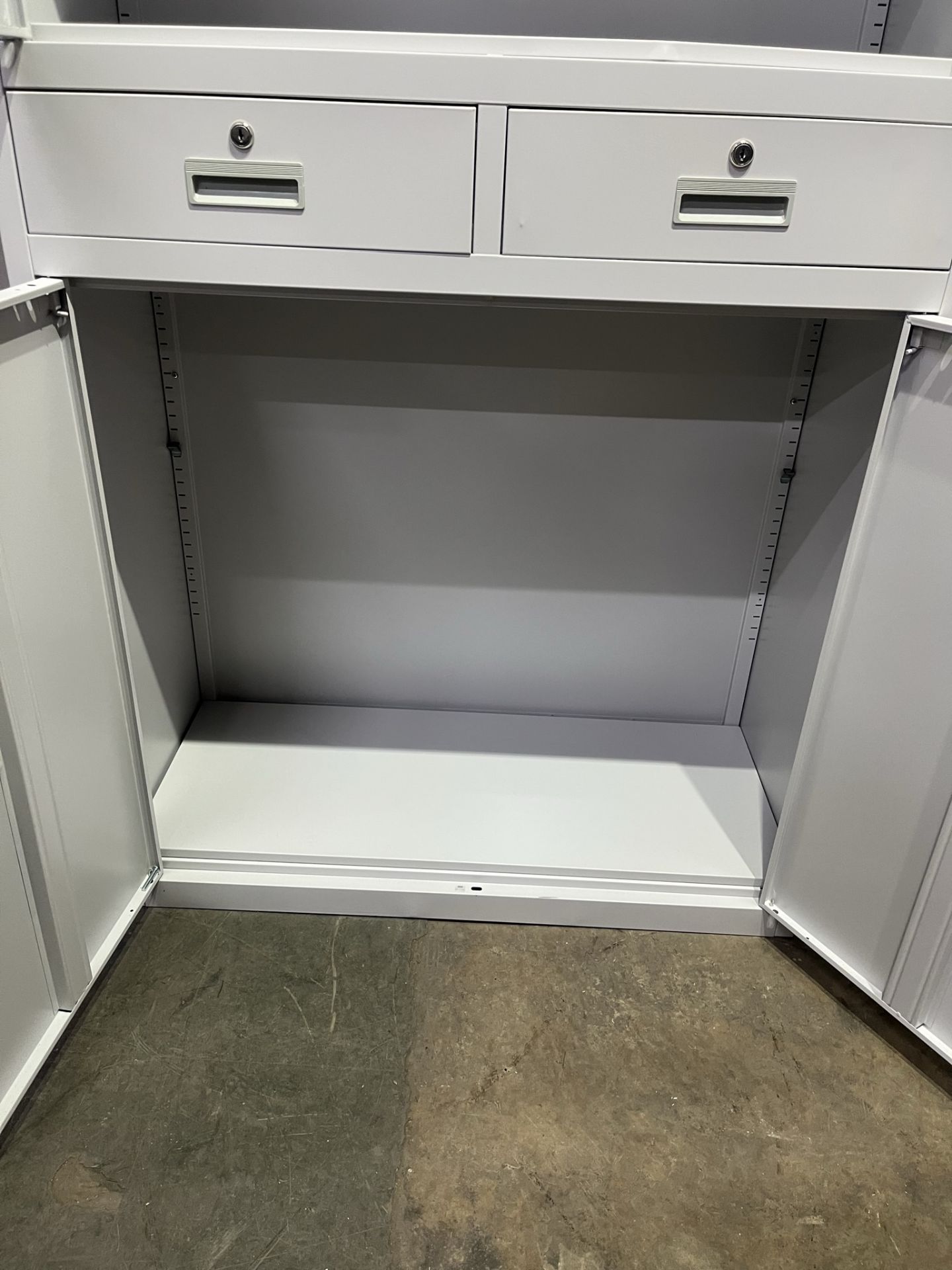 Metal Lockable Storage Cabinet - Image 3 of 4