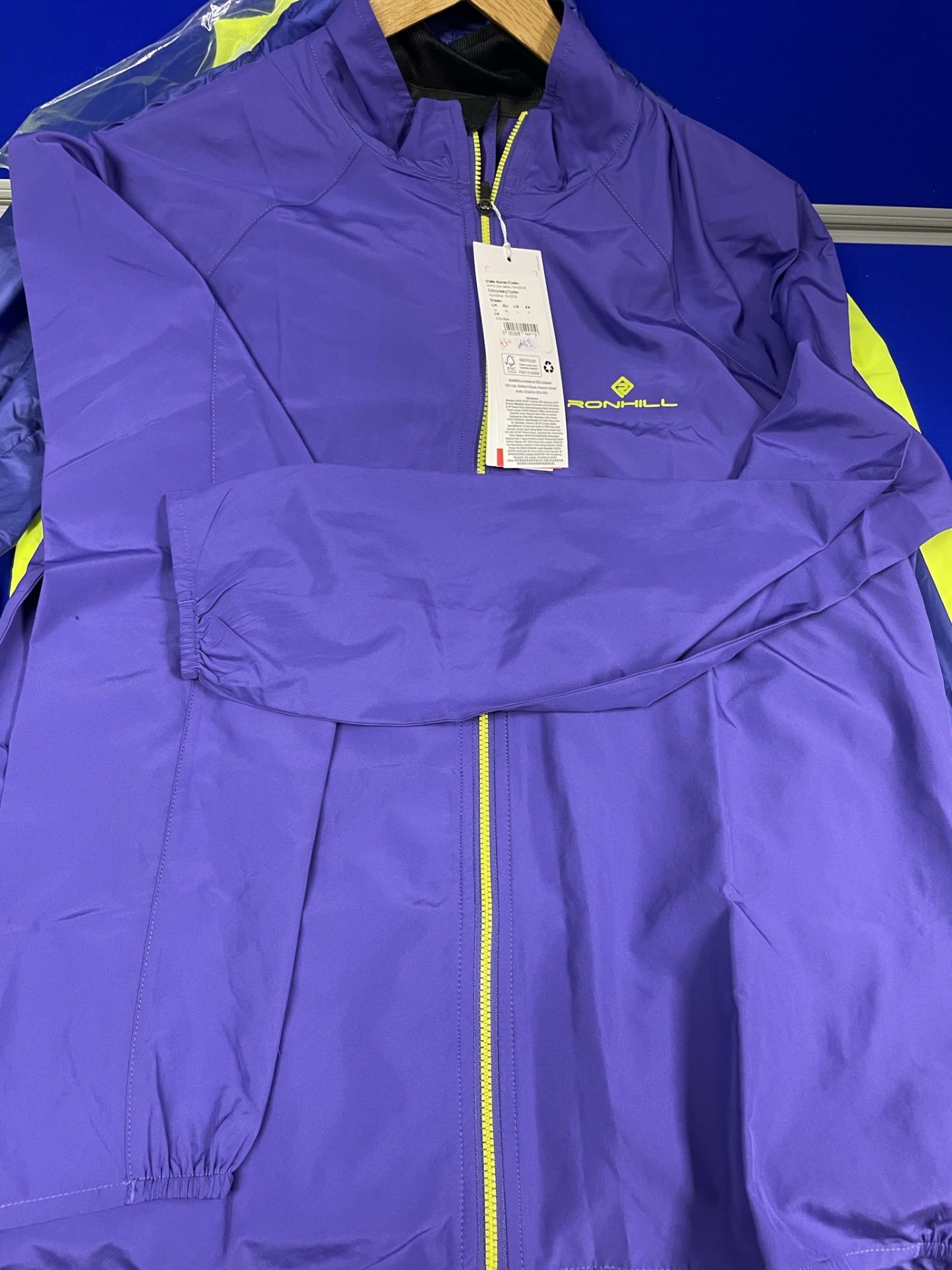 3 x Sports Jackets | Total RRP £191 - Image 6 of 9