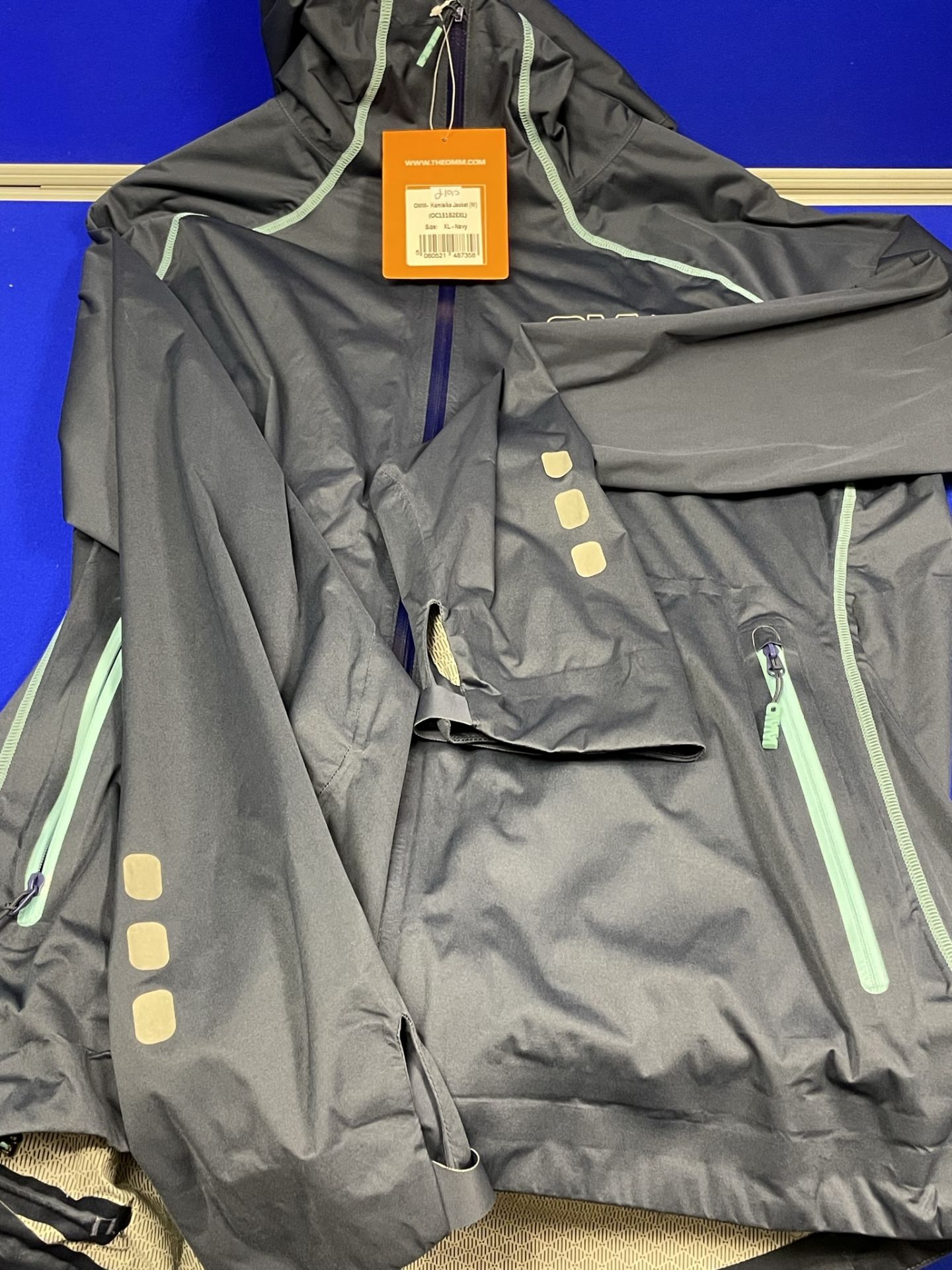 2 x OMM Sports Tops/Jackets | Total RRP £255 - Image 5 of 6