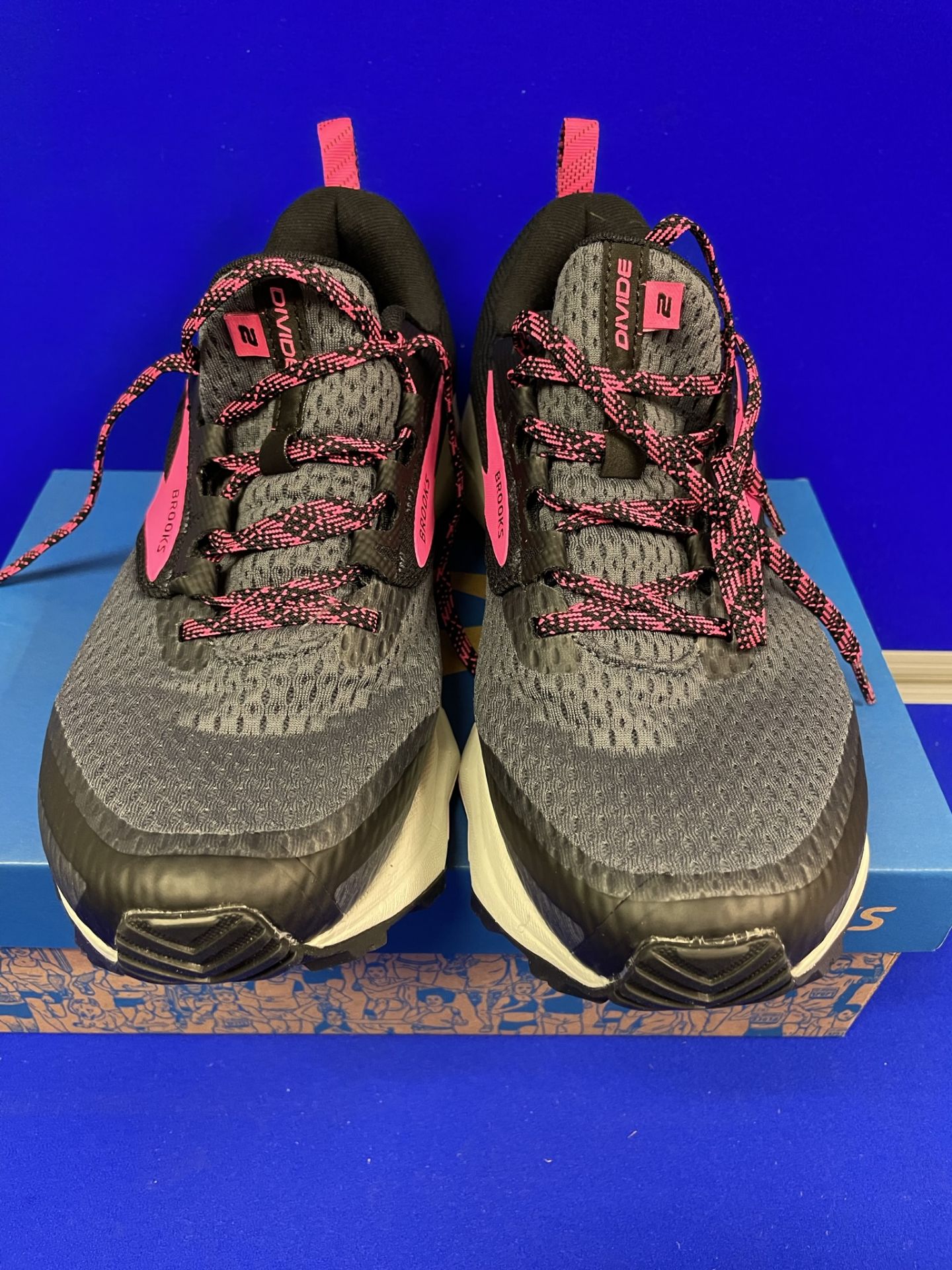 Brooks Women's Medium B Running Shoes | UK 8.5 - Image 2 of 4