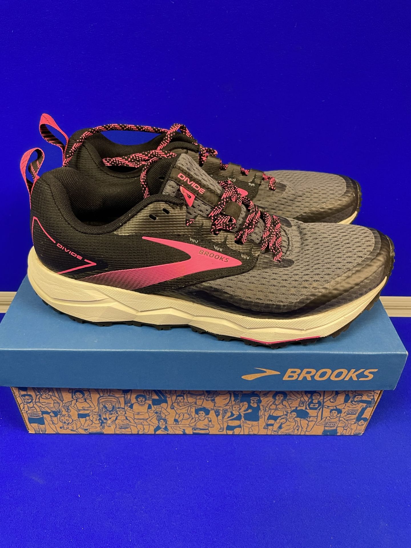 Brooks Women's Running Shoes | UK 7.5 - Image 2 of 4