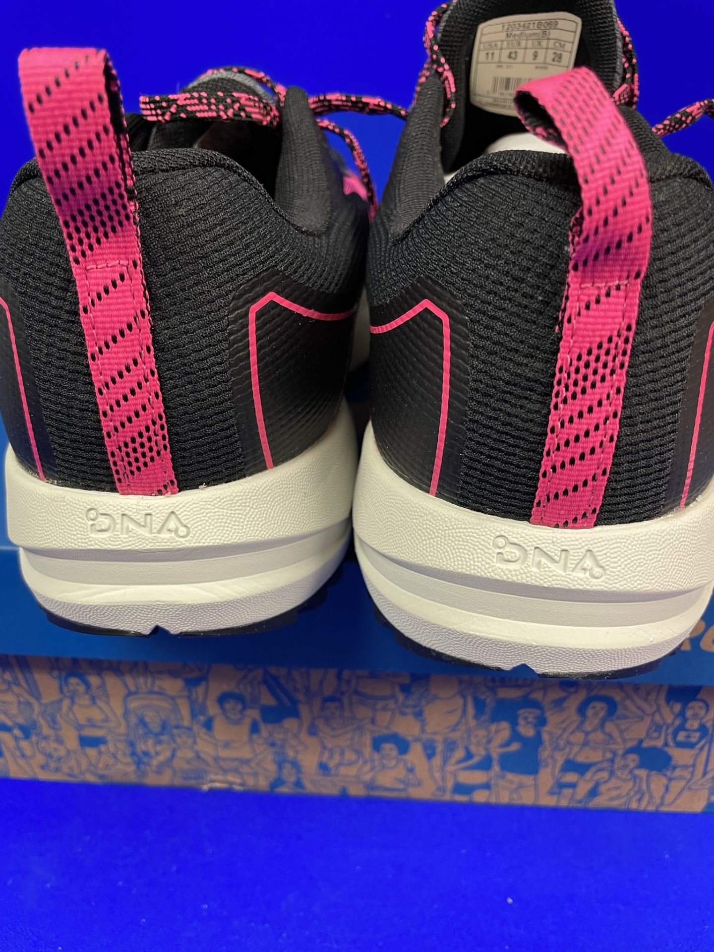 Brooks Women's Running Shoes | UK 9 - Image 2 of 3