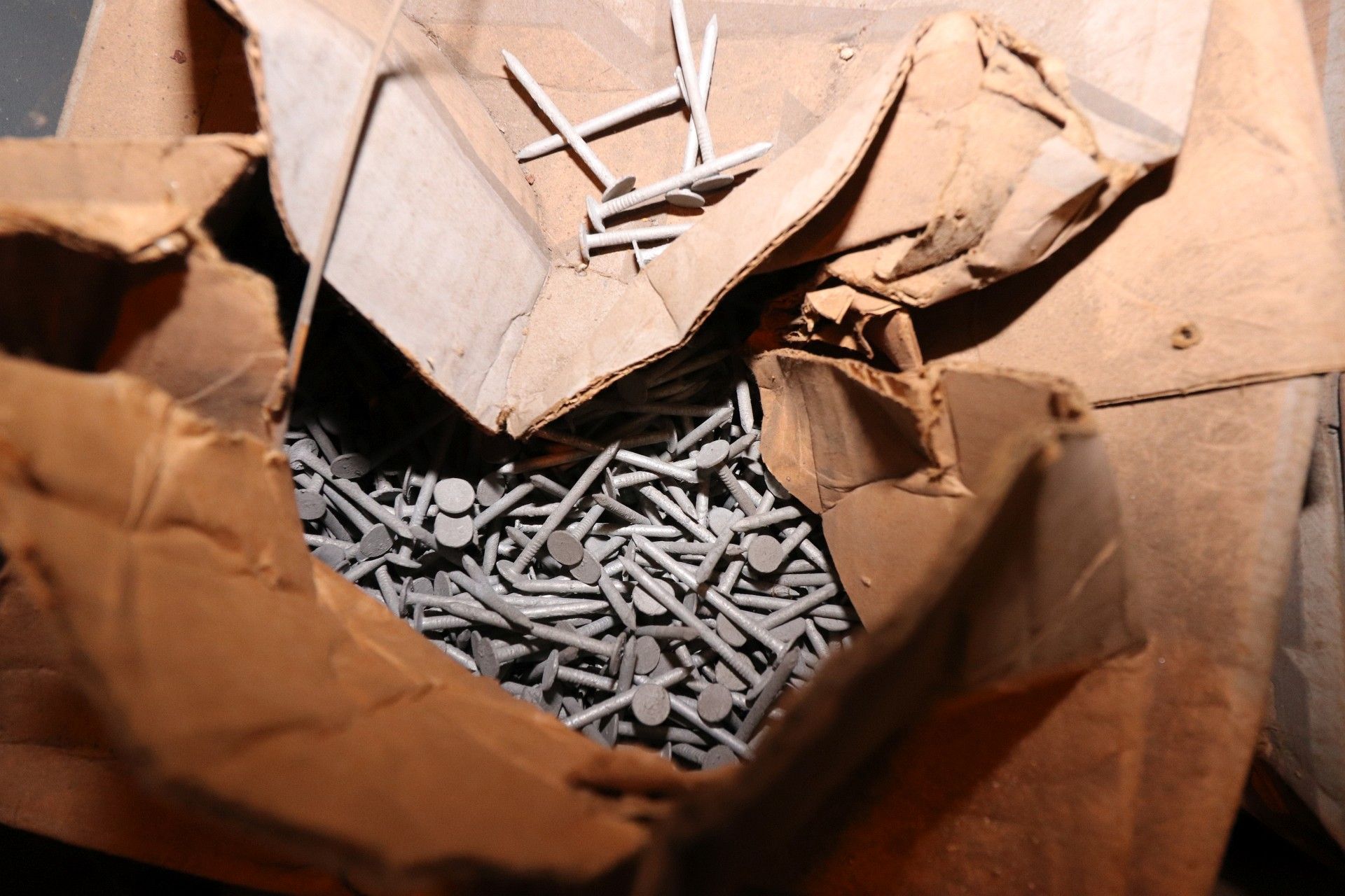 Large Quantity of Galvanised Roofing Nails - Image 2 of 2