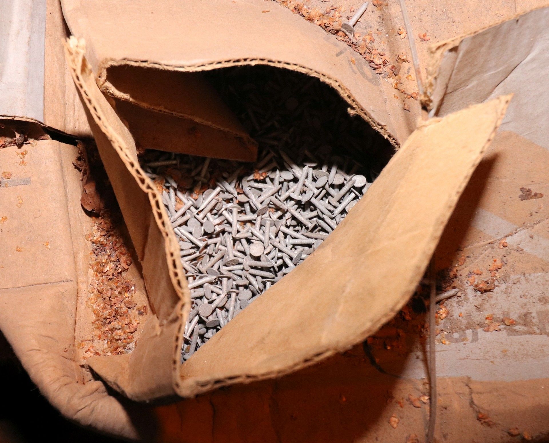 Large Quantity of Galvanised Roof Felting Clout Nails - Image 3 of 3