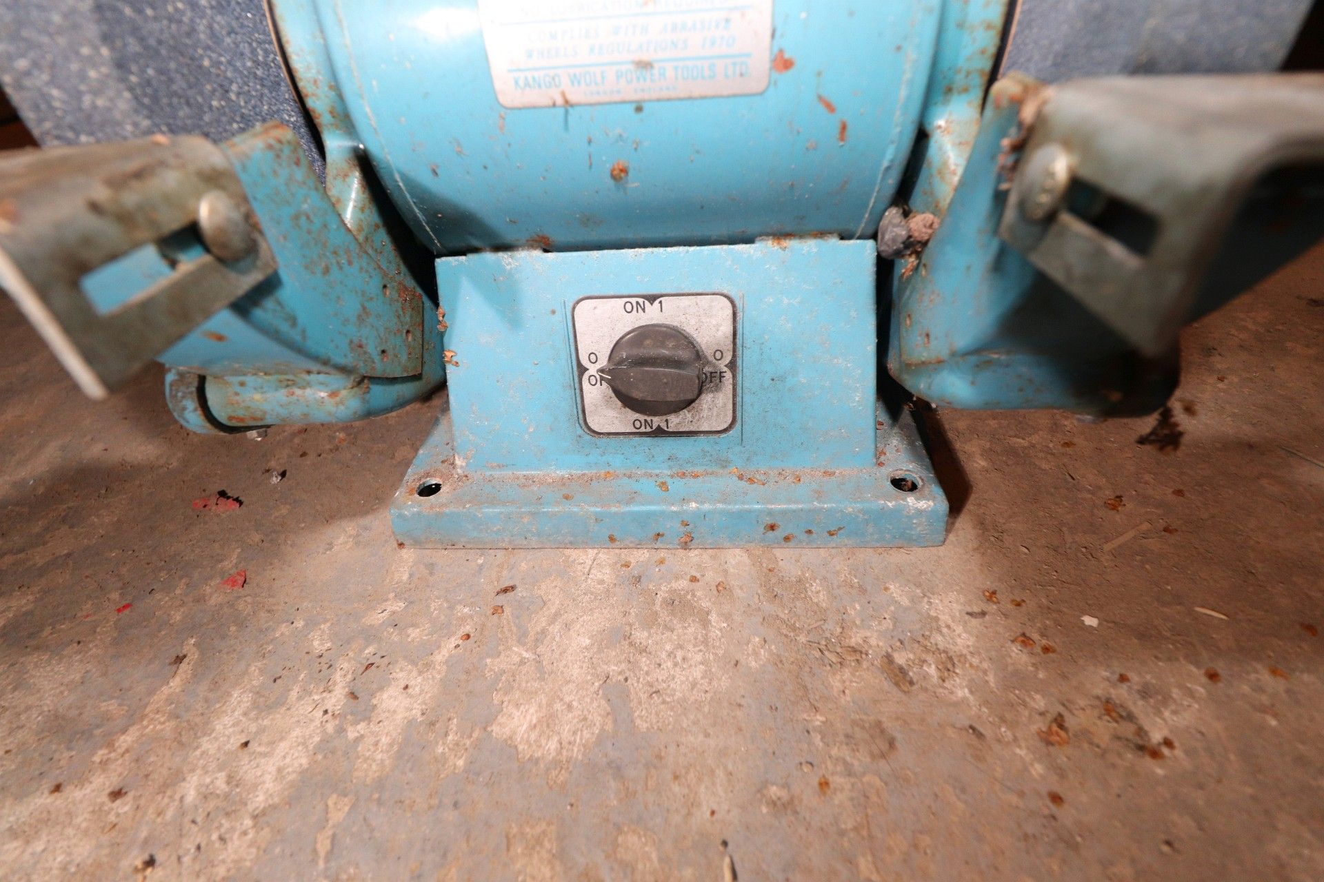 Wolf Bench Grinder - Image 3 of 4