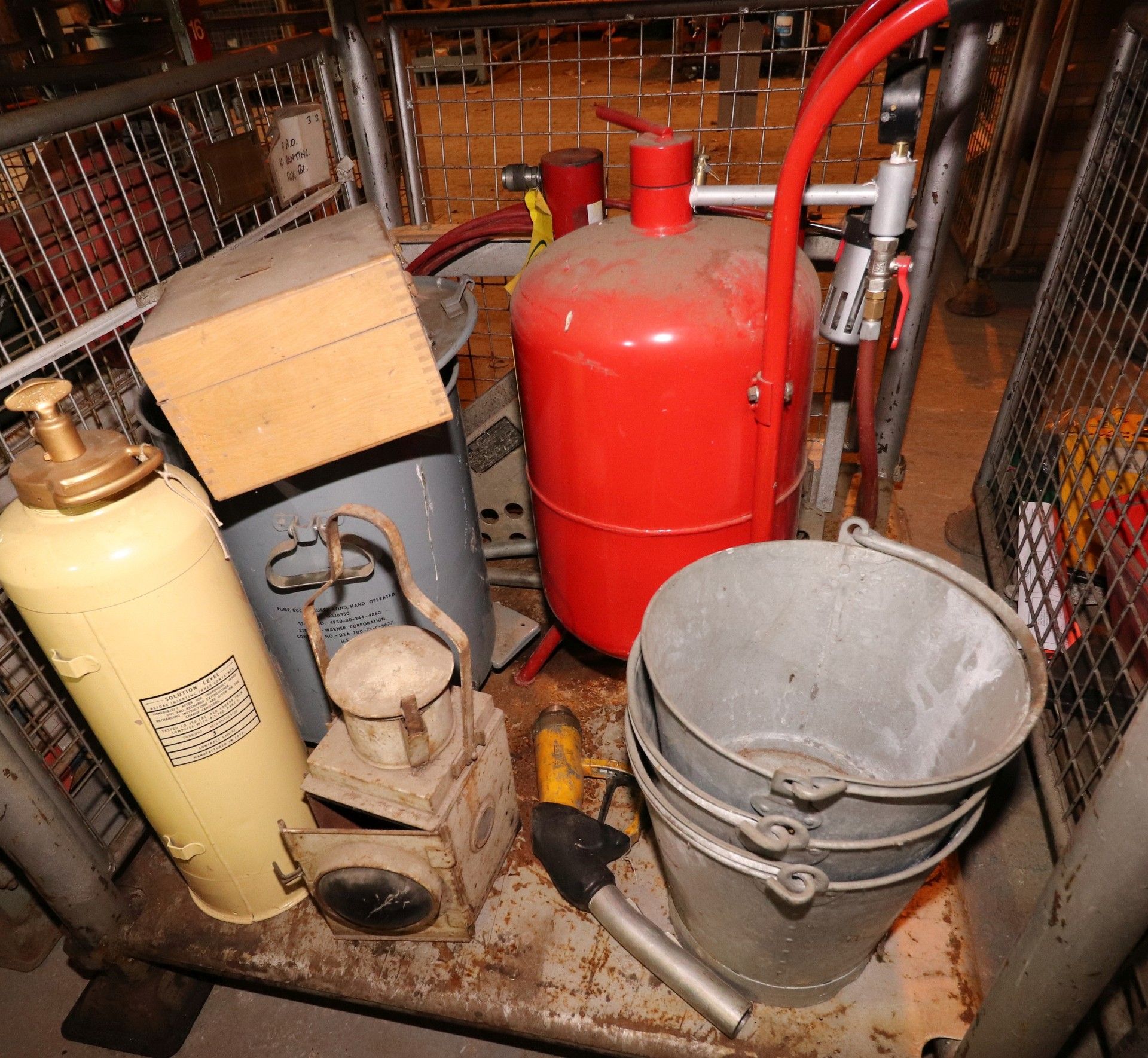 Mixed Equipment including Enerpac Pipe Bender, Sandblaster Pot & Gear Oil Pump - Image 2 of 3