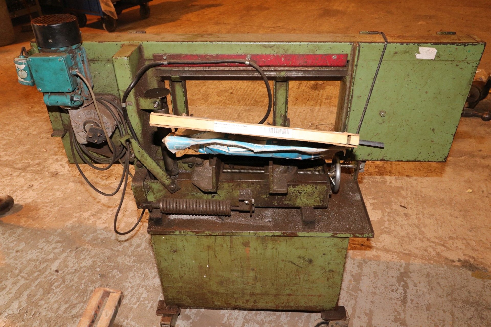 Bauer metal cutting Band Saw