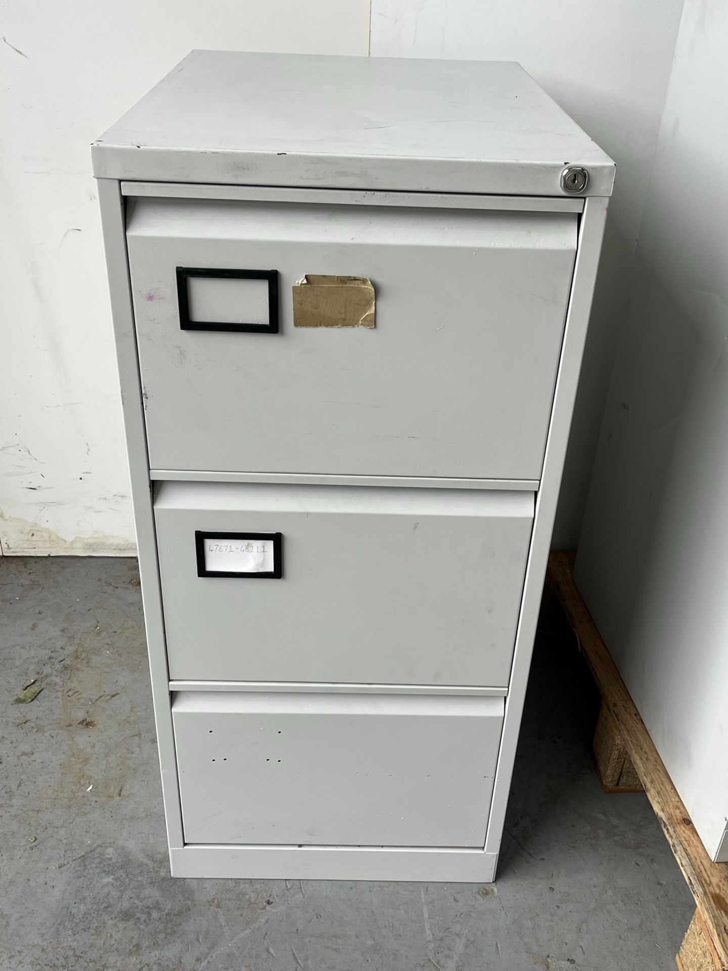 3 x Unbranded Metal 3 Drawer Filing Cabinets *Missing Keys* - Image 2 of 4