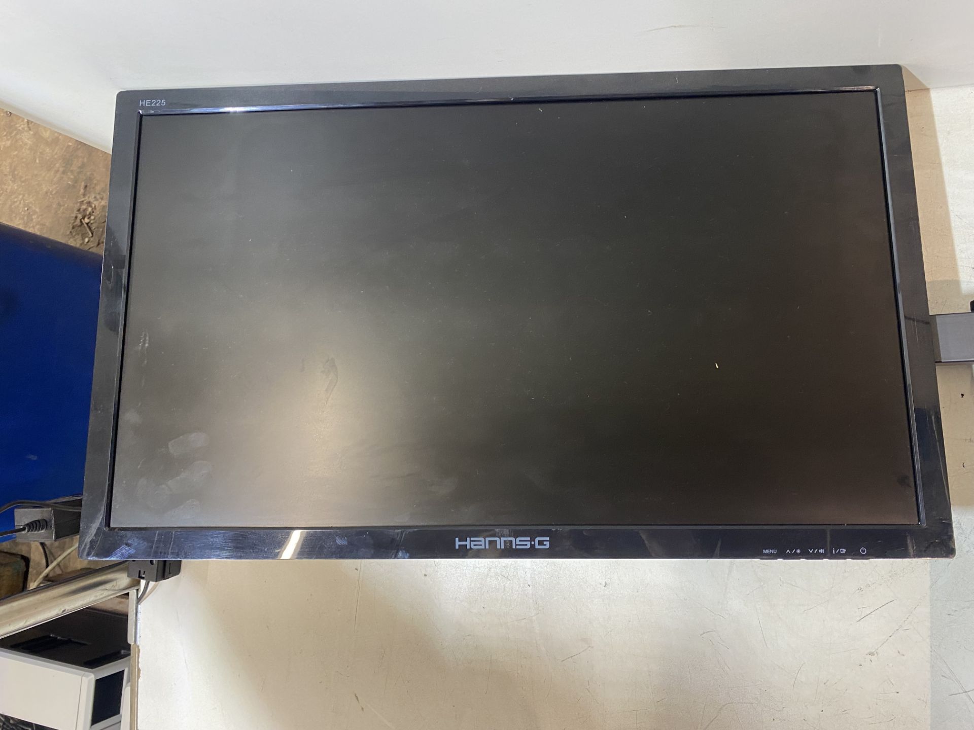 6 x Hanns G He225 21.5" LED LCD Monitors With Desk Mounted Monitor Stands - Image 14 of 17