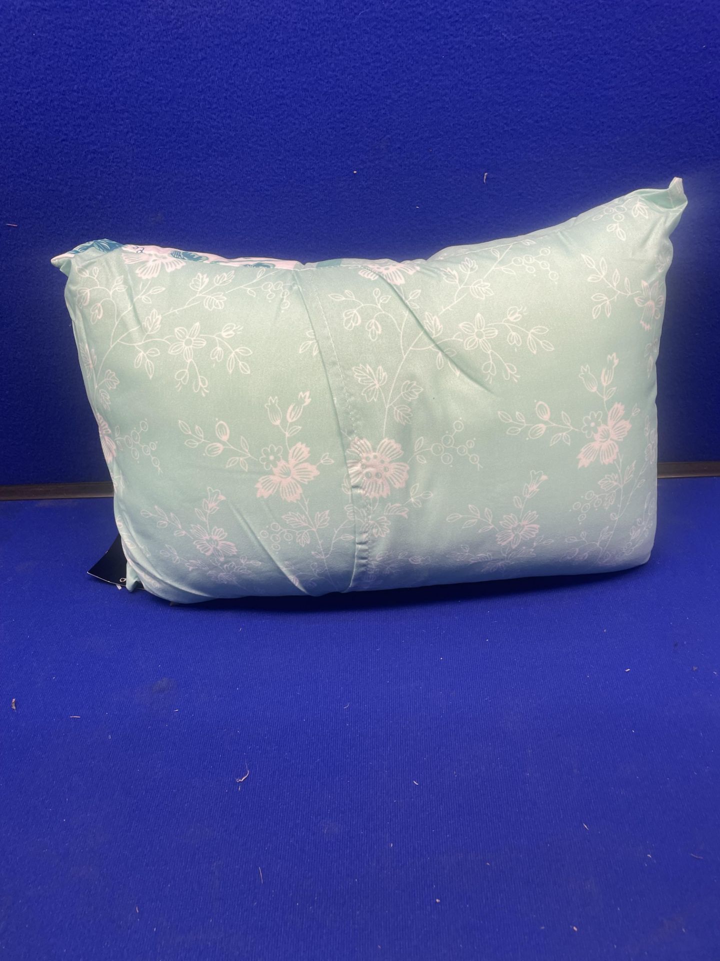 8 x Ringley Small PillowsHome Collection - Light Green - Image 2 of 2