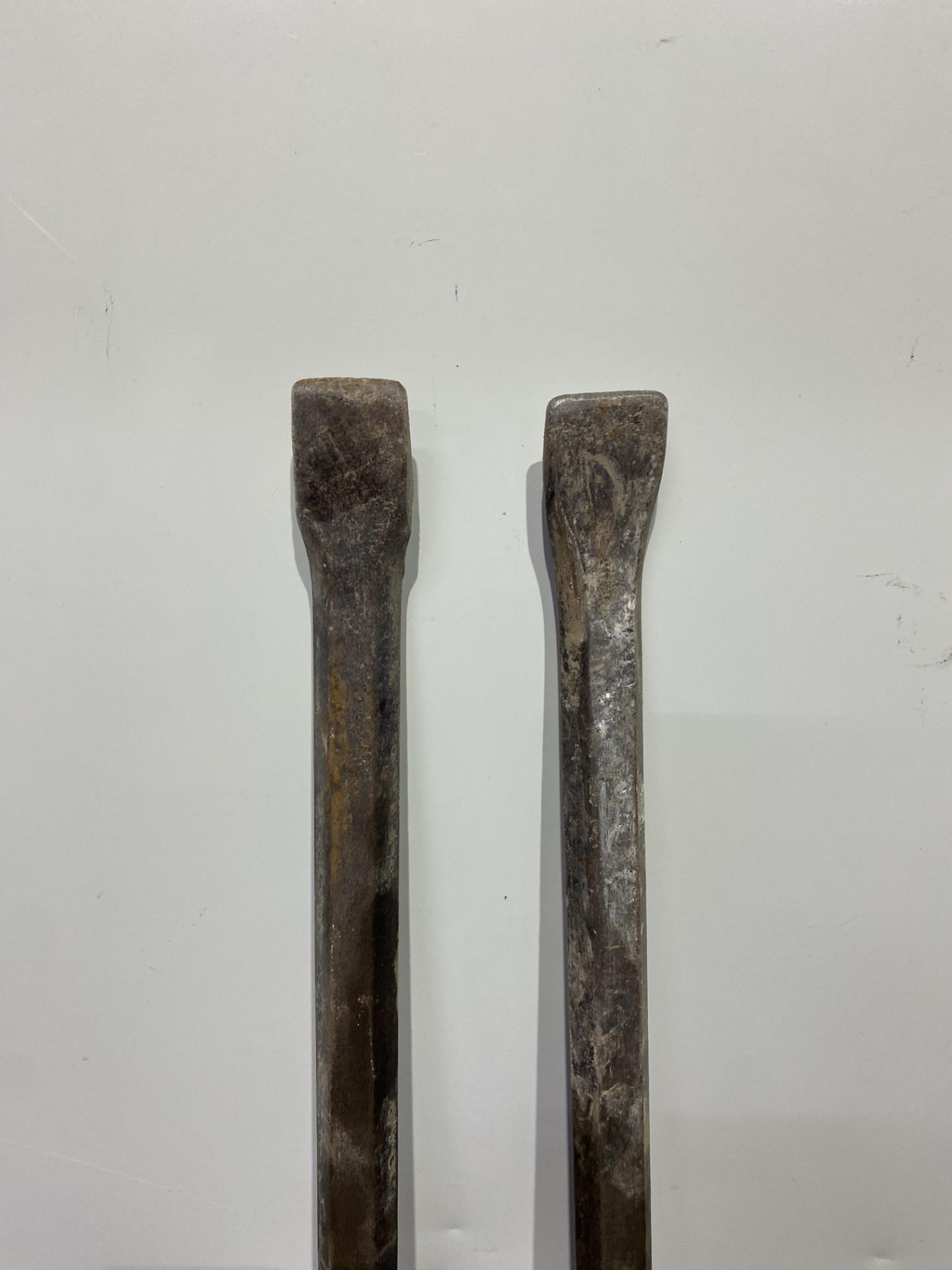 2 x Heavy Duty Wrecking Bar/Chisel