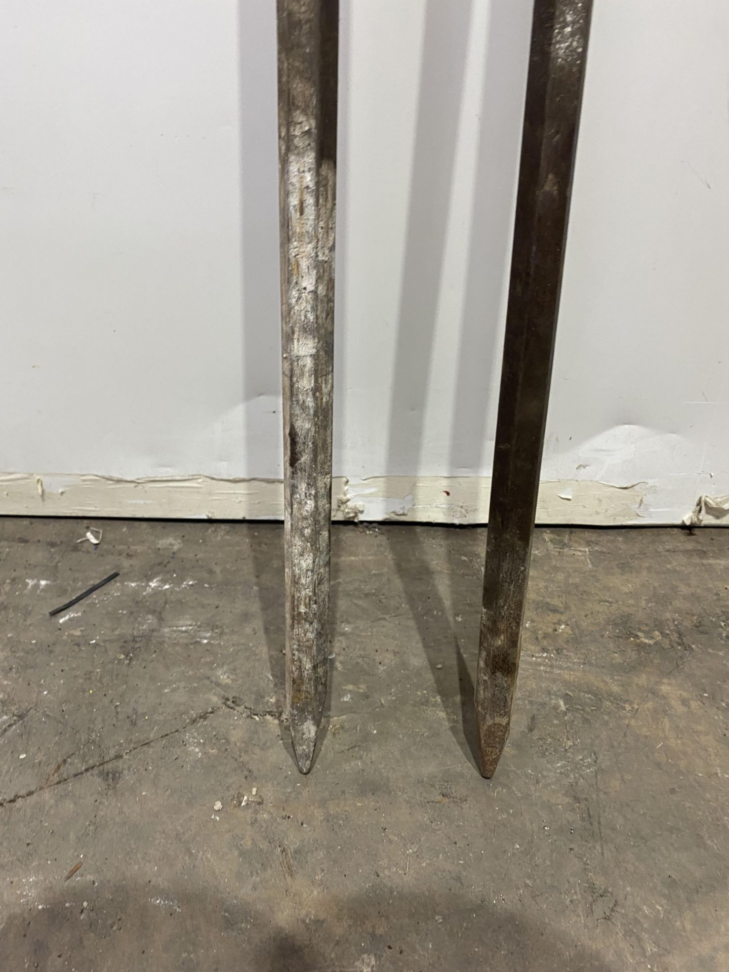 2 x Heavy Duty Wrecking Bar/Chisel - Image 2 of 2