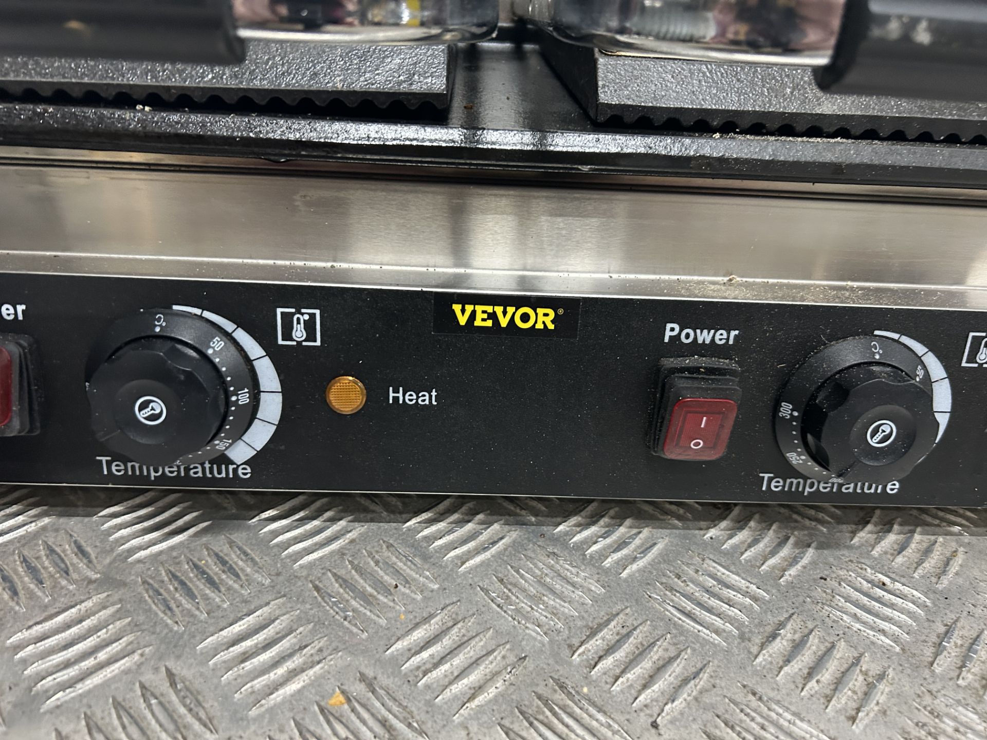 Vevor MP-813H Twin Panini Press/Contact Griddle | LOCATED IN WHITEFIELD - Image 4 of 5