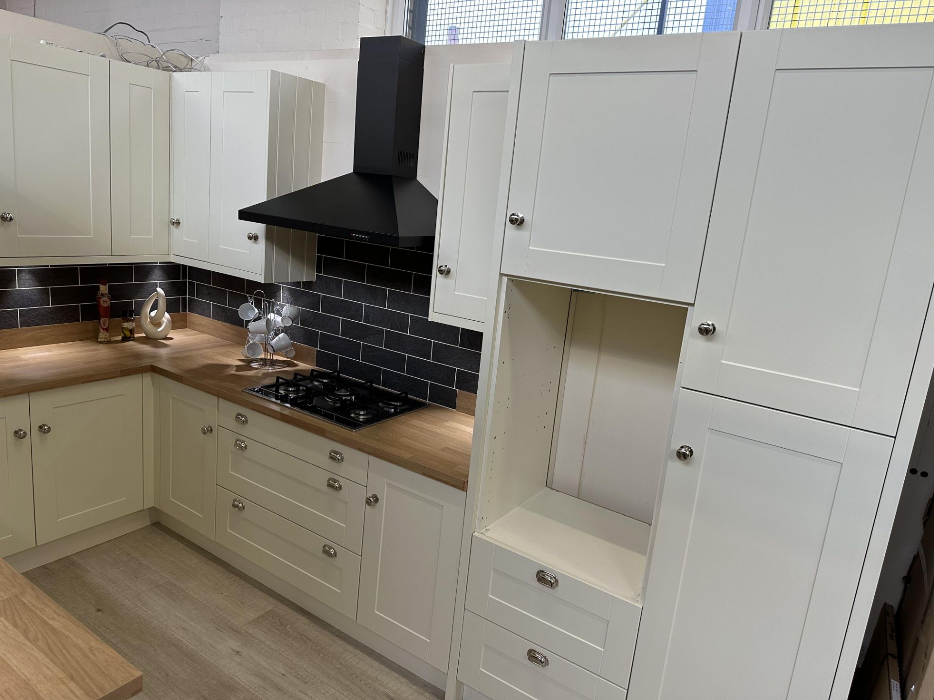 Omega English Rose Kitchen Display w/ Hob, Extractor, Sink & Tap - RRP£11,866 - See Pics & Desc - Image 16 of 25