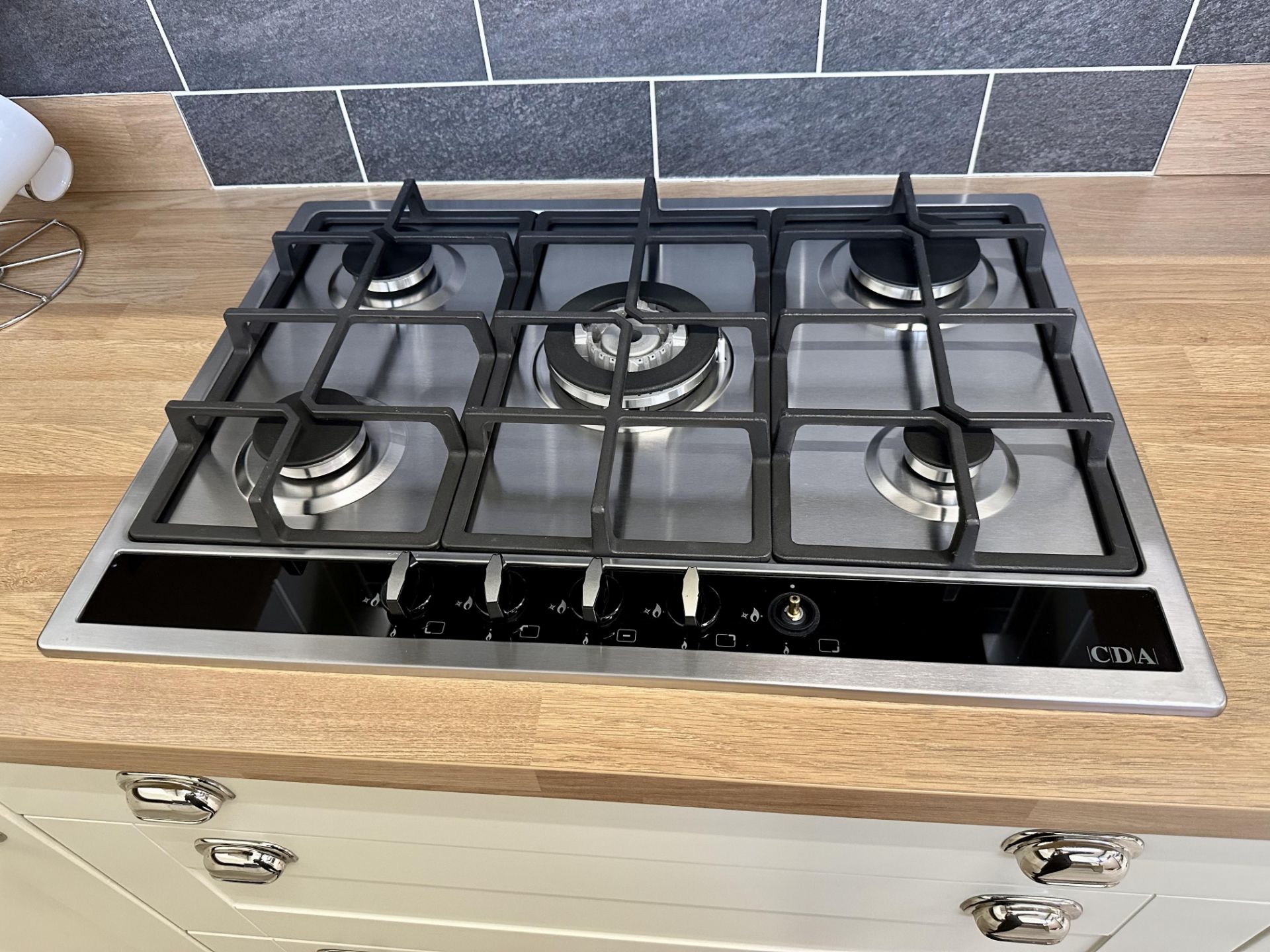 Omega English Rose Kitchen Display w/ Hob, Extractor, Sink & Tap - RRP£11,866 - See Pics & Desc - Image 8 of 25