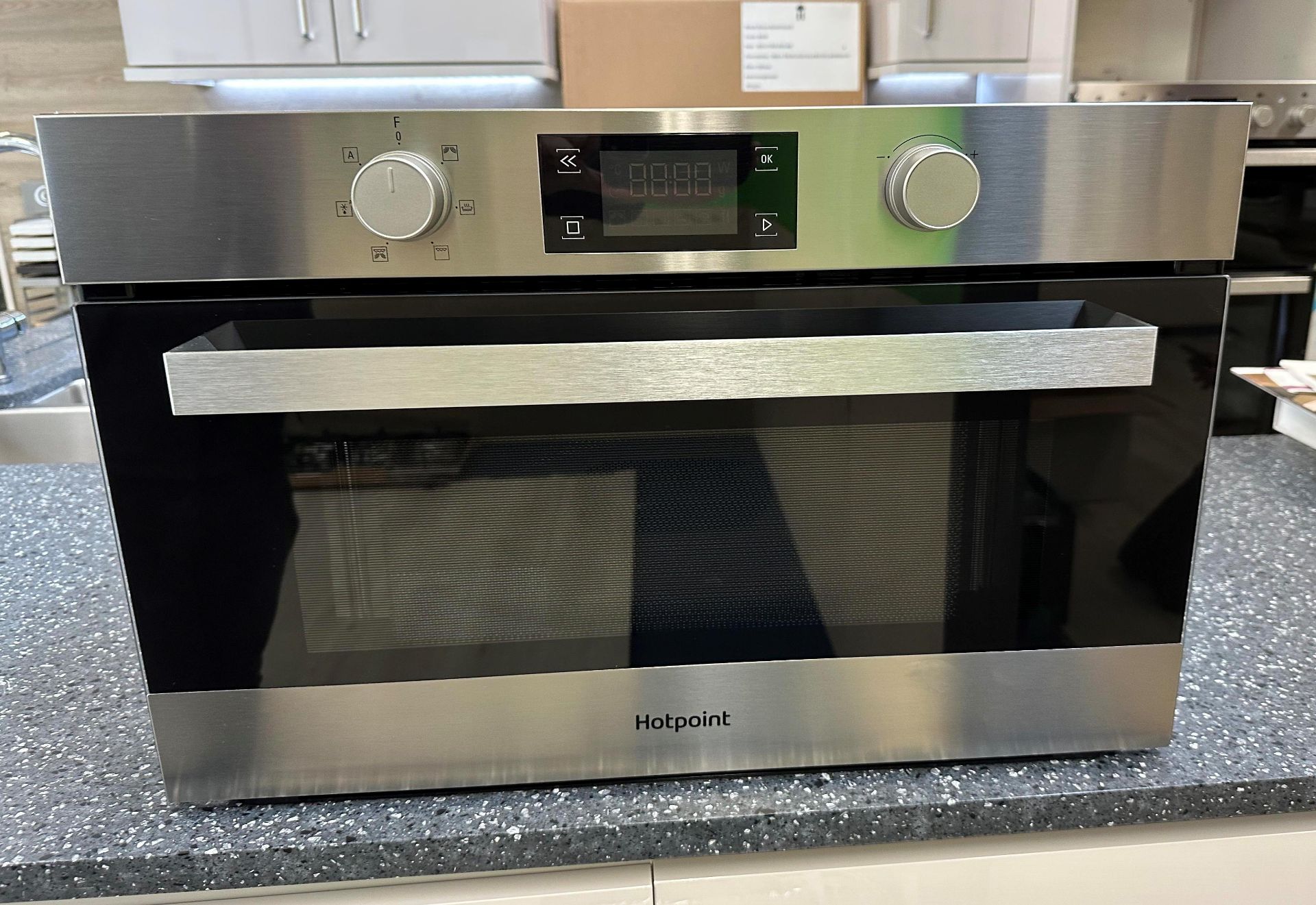 Ex Display Hotpoint Class 3 MD 344 IX H Built-in Microwave - Stainless Steel - RRP£309 - Image 3 of 10