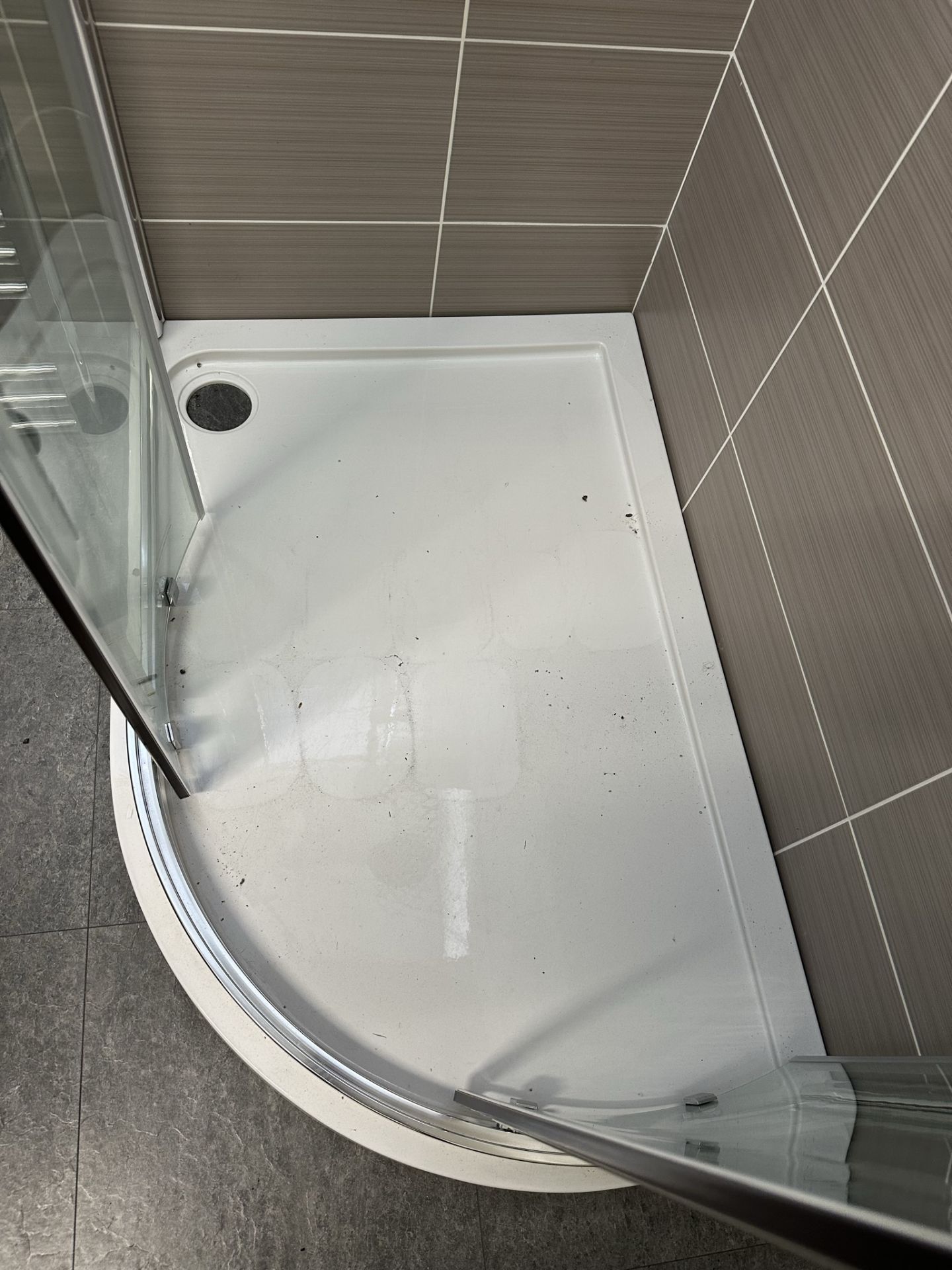 Ex Display Shower Enclosure, Fittings & Towel Rad - As Pictured - Image 2 of 5