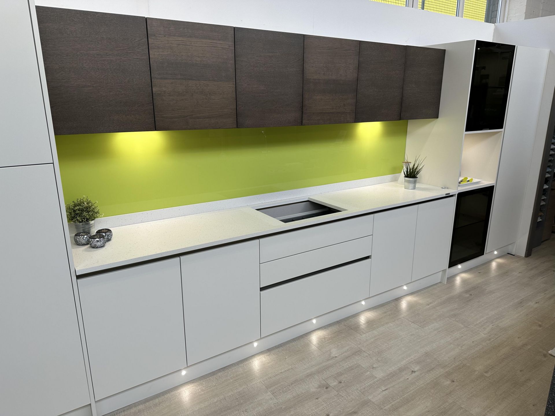 LochAnna Strato Porcelain Matt/Mocha Kitchen Display / Solid Worktop - RRP£12,721 - See Pics & Des - Image 5 of 15