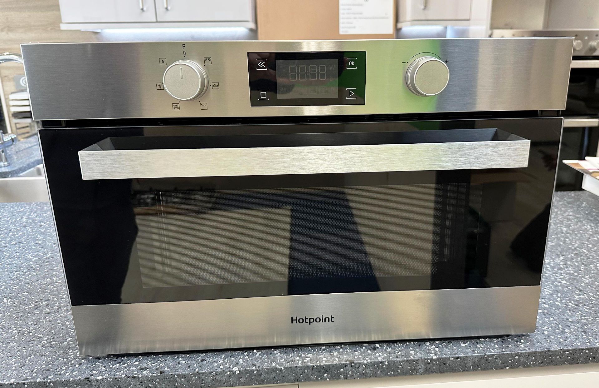 Ex Display Hotpoint Class 3 MD 344 IX H Built-in Microwave - Stainless Steel - RRP£309 - Image 2 of 10